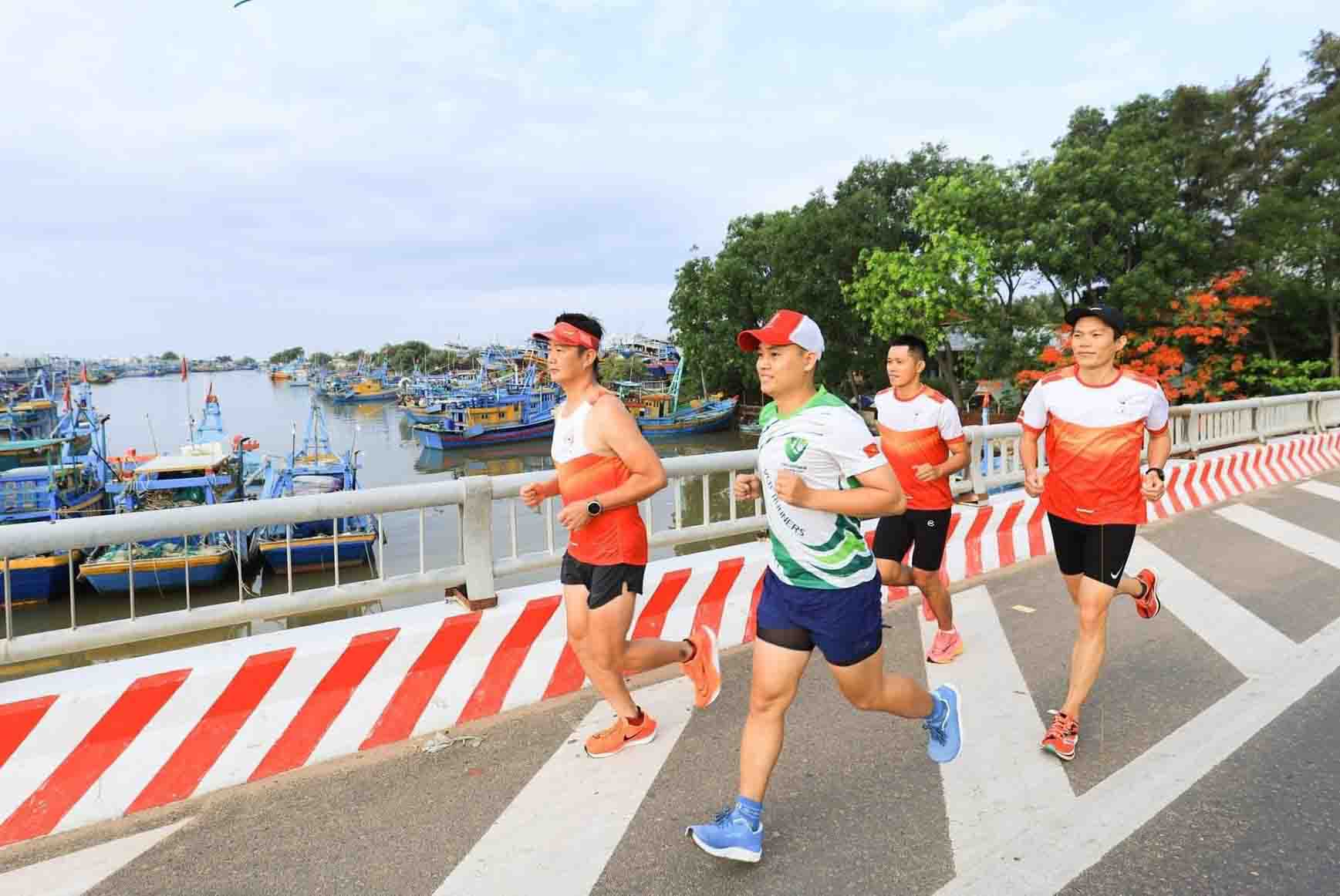 4.000 chân chạy tham gia "Phan Thiết Marathon - Hành trình xanh 2023"