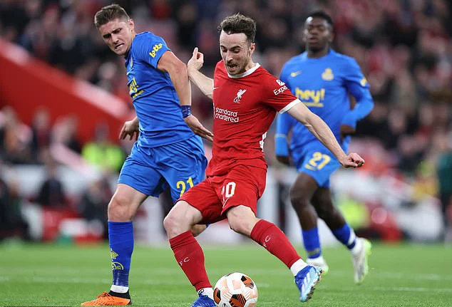 T&acirc;n binh b&ugrave;ng nổ, Liverpool thắng tưng bừng s&acirc;n cỏ Europa League - Ảnh 5.
