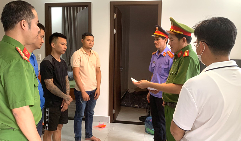 Bắt giữ nhóm đối tượng cho vay nặng lãi từ 110-360%/năm - Ảnh 2.