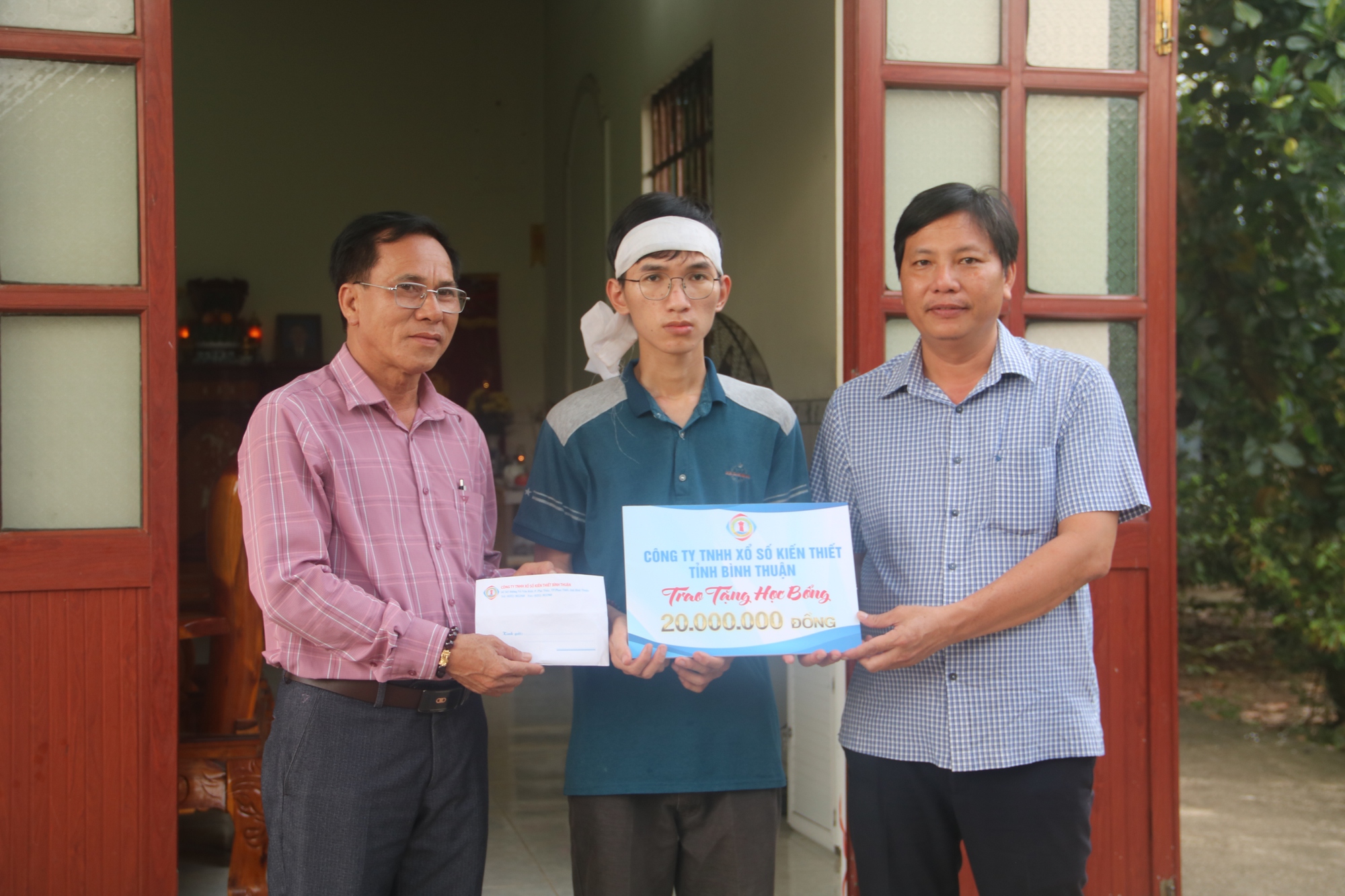 Vụ tai nạn do xe Thành Bưởi: Trao học bổng cho người thân nạn nhân