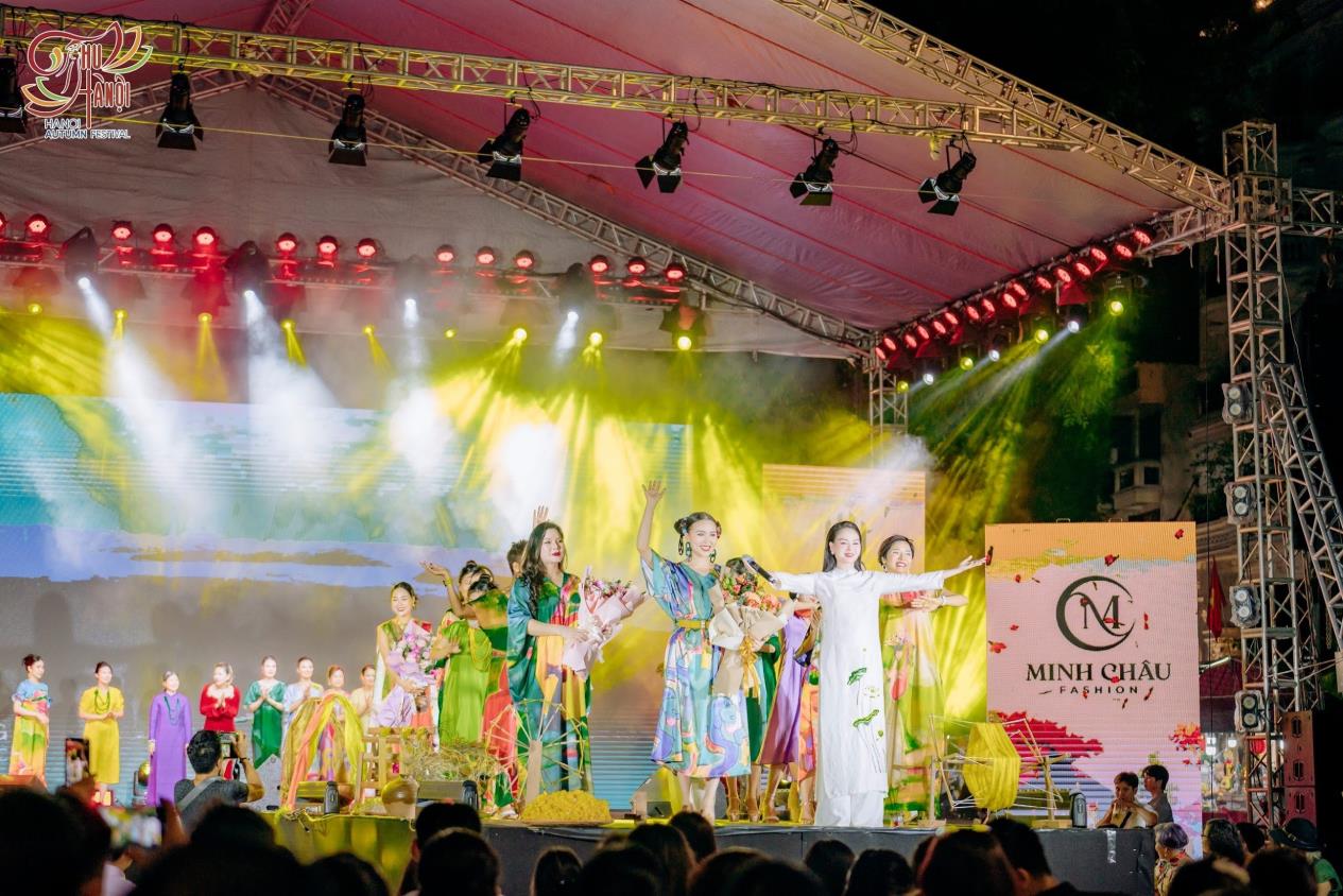 NTK Đào Khánh Vy mang “Hừng Đông” lên sàn diễn "Autumn Wedding Fashion show"