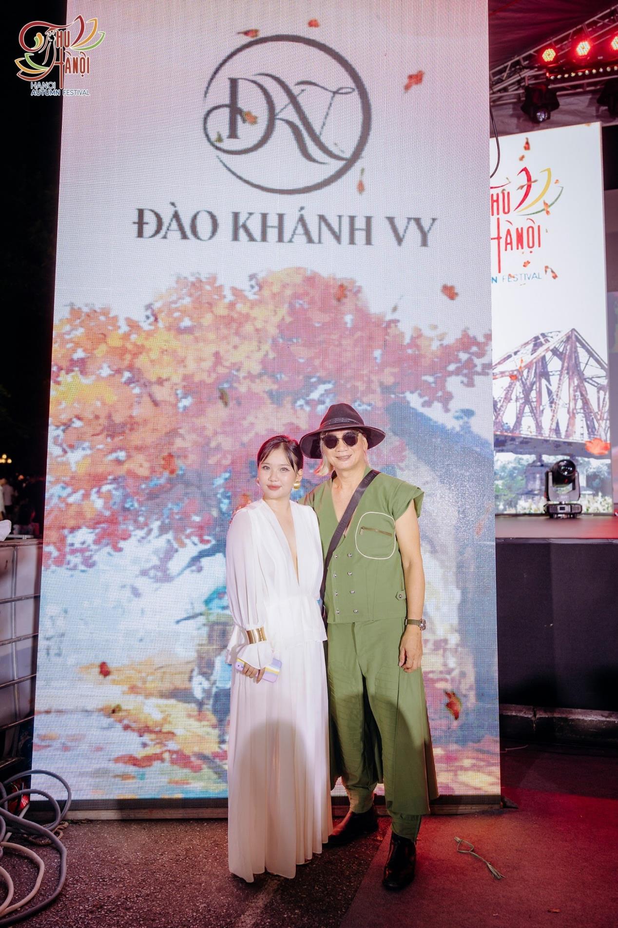 NTK Đ&agrave;o Kh&aacute;nh Vy mang &ldquo;Hừng Đ&ocirc;ng&rdquo; l&ecirc;n s&agrave;n diễn Autumn Wedding Fashion show - Ảnh 4.
