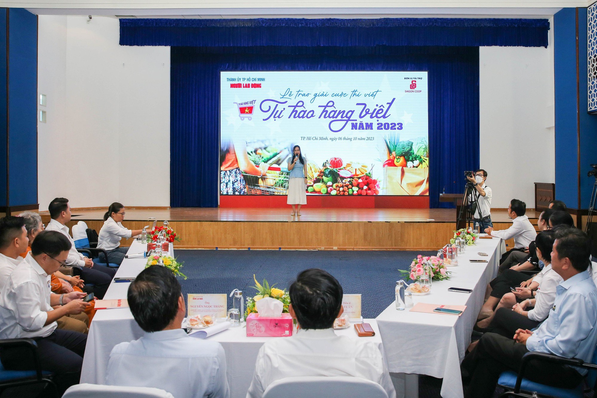 Nhớ lần d&igrave;u ngoại đi si&ecirc;u thị đoạt giải nhất cuộc thi &ldquo;Tự h&agrave;o h&agrave;ng Việt&rdquo; - Ảnh 1.