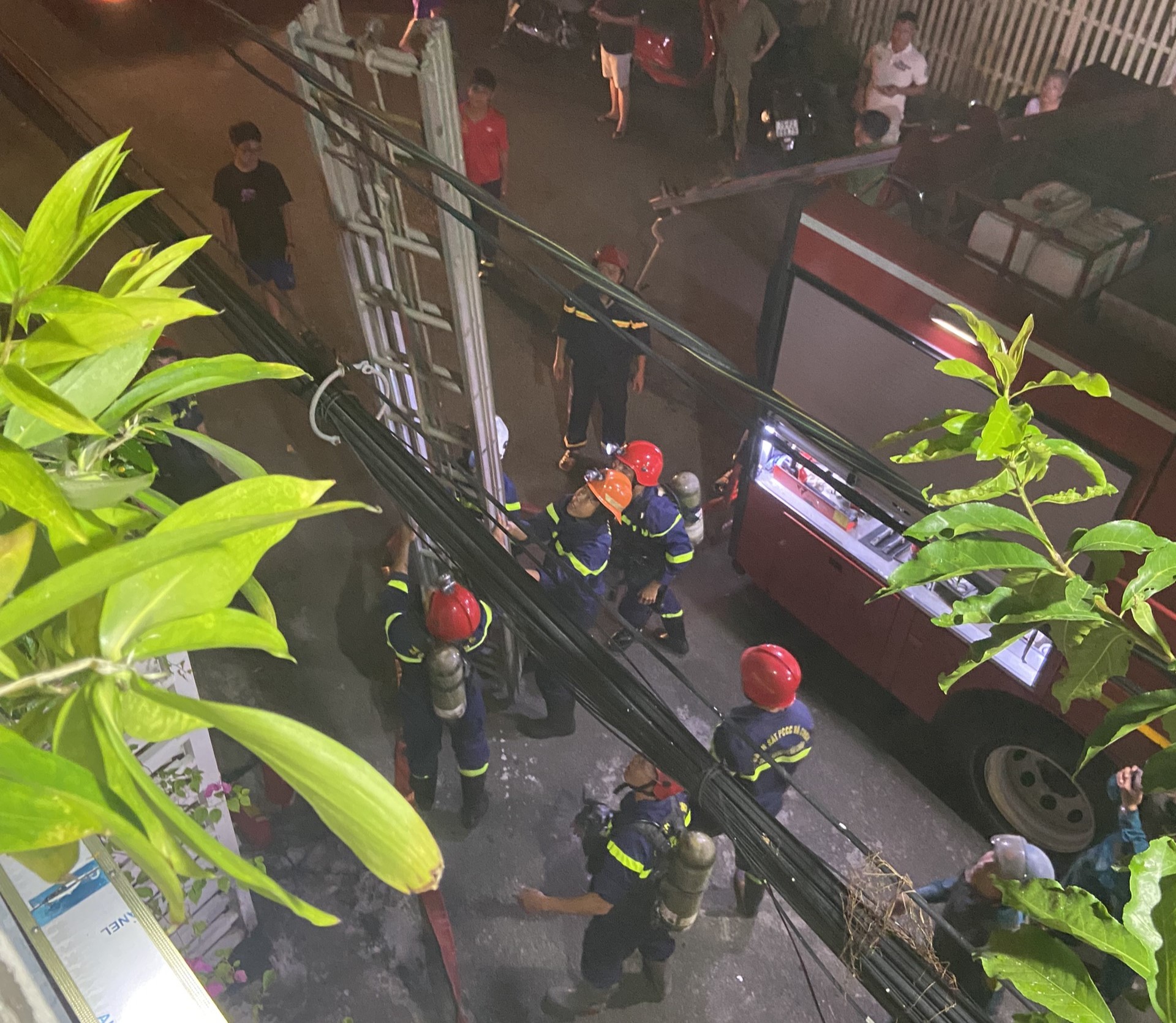 Cứu một gia đ&igrave;nh tại Đ&agrave; Nẵng khỏi &ldquo;giặc lửa&rdquo; - Ảnh 2.