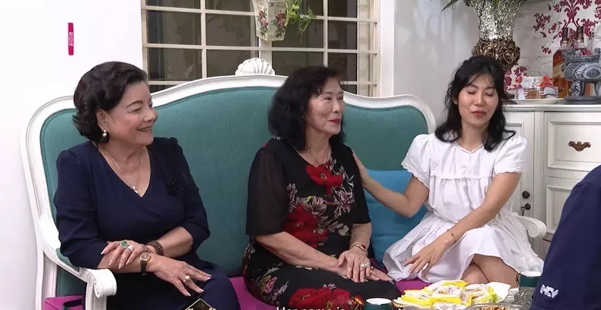Diễn viên Kim Phượng giấu mẹ vào bệnh viện trị ung thư
