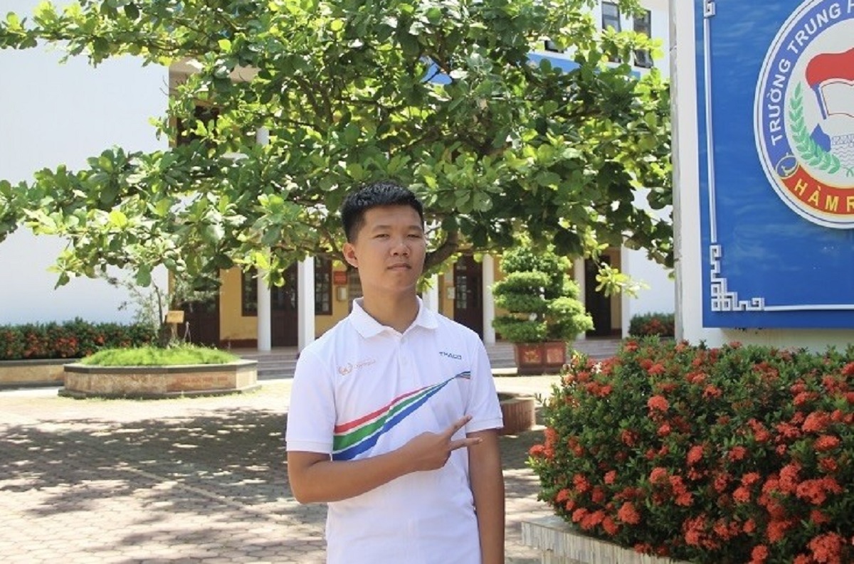 8.000 học sinh tiếp lửa cho nhà leo núi đưa cầu truyền hình Đường lên đỉnh Olympia về Thanh Hóa - Ảnh 1.