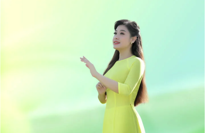 Sao mai Bích Hồng khiến NSND Thu Hiền rưng rưng xúc động
