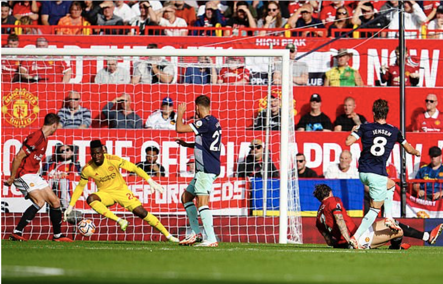 Người hùng McTominay tỏa sáng, Man United thắng nghẹt thở Brentford - Ảnh 2.