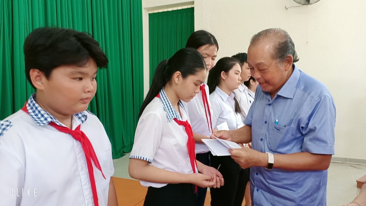 Niềm vui đến với 170 học sinh huyện Cần Giờ, TP HCM