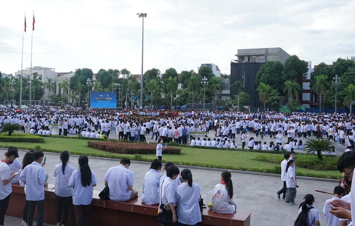 8.000 học sinh tiếp lửa cho nhà leo núi đưa cầu truyền hình Đường lên đỉnh Olympia về Thanh Hóa - Ảnh 6.