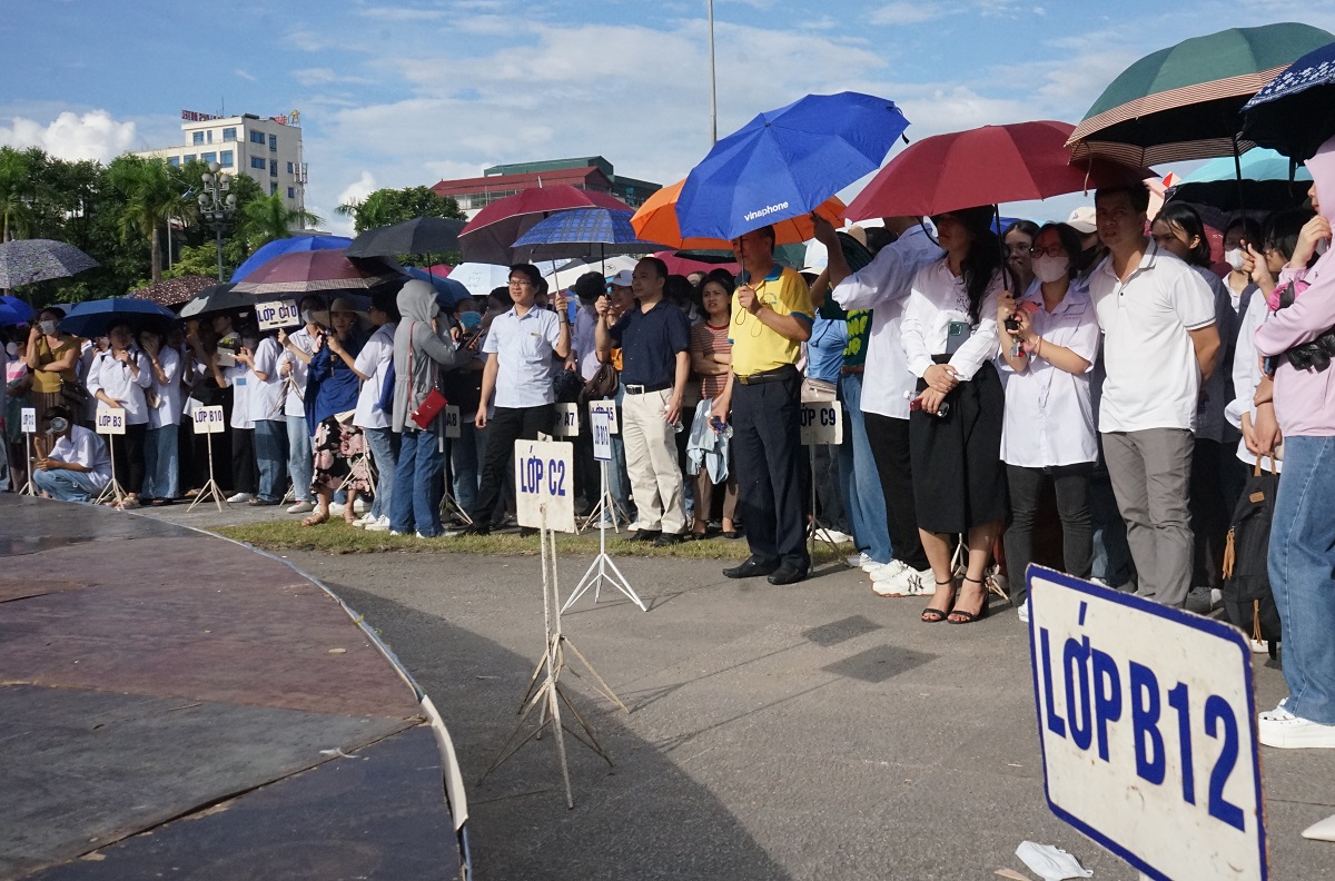 8.000 học sinh tiếp lửa cho nhà leo núi đưa cầu truyền hình Đường lên đỉnh Olympia về Thanh Hóa - Ảnh 11.