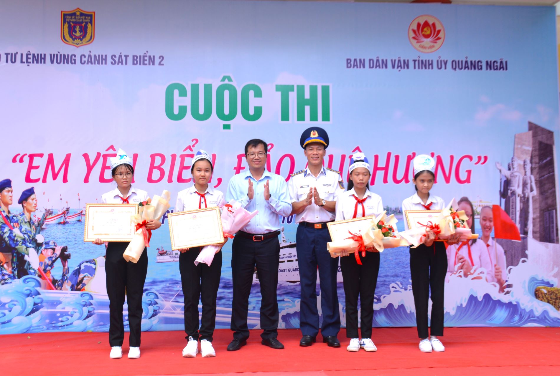 Nhiều hoạt động &yacute; nghĩa của Bộ tư lệnh V&ugrave;ng Cảnh s&aacute;t biển 2 tại Quảng Ng&atilde;i - Ảnh 9.