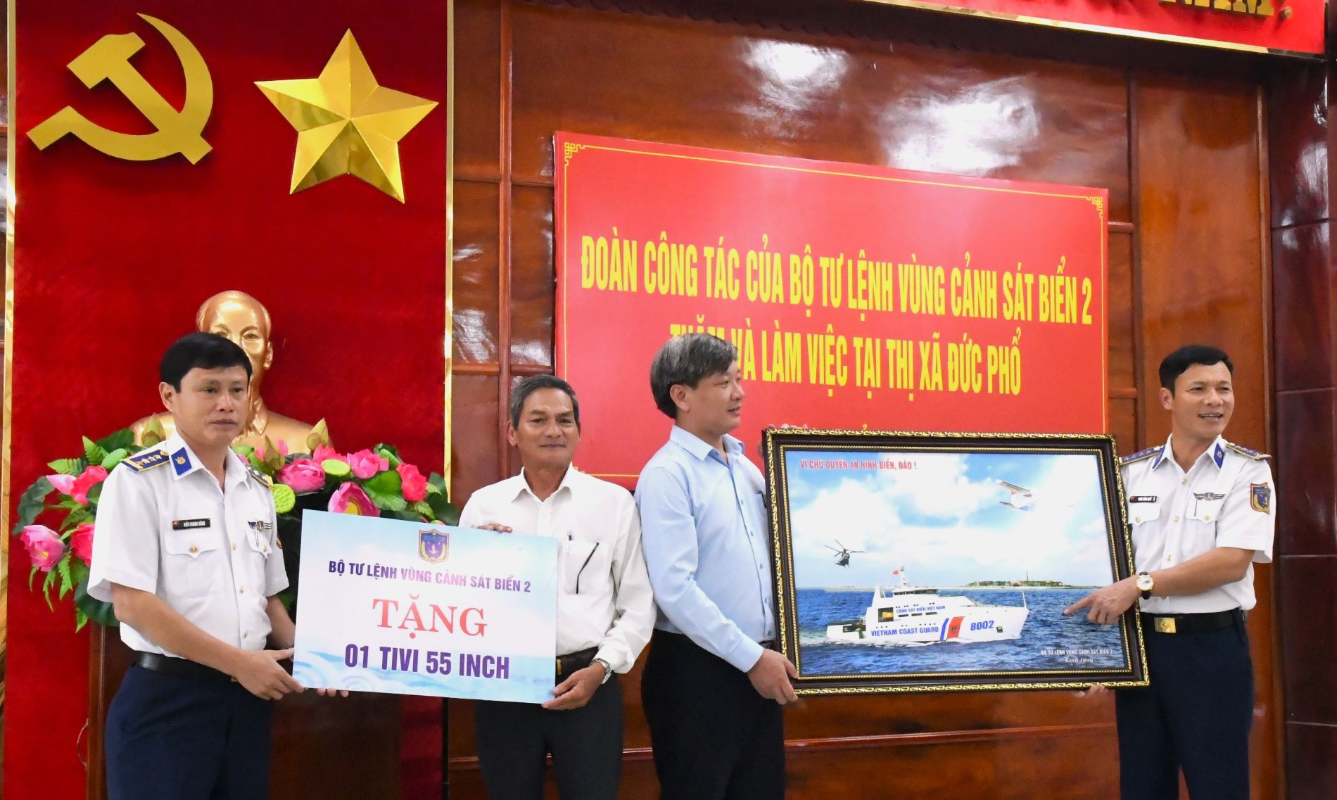 Nhiều hoạt động &yacute; nghĩa của Bộ tư lệnh V&ugrave;ng Cảnh s&aacute;t biển 2 tại Quảng Ng&atilde;i - Ảnh 1.