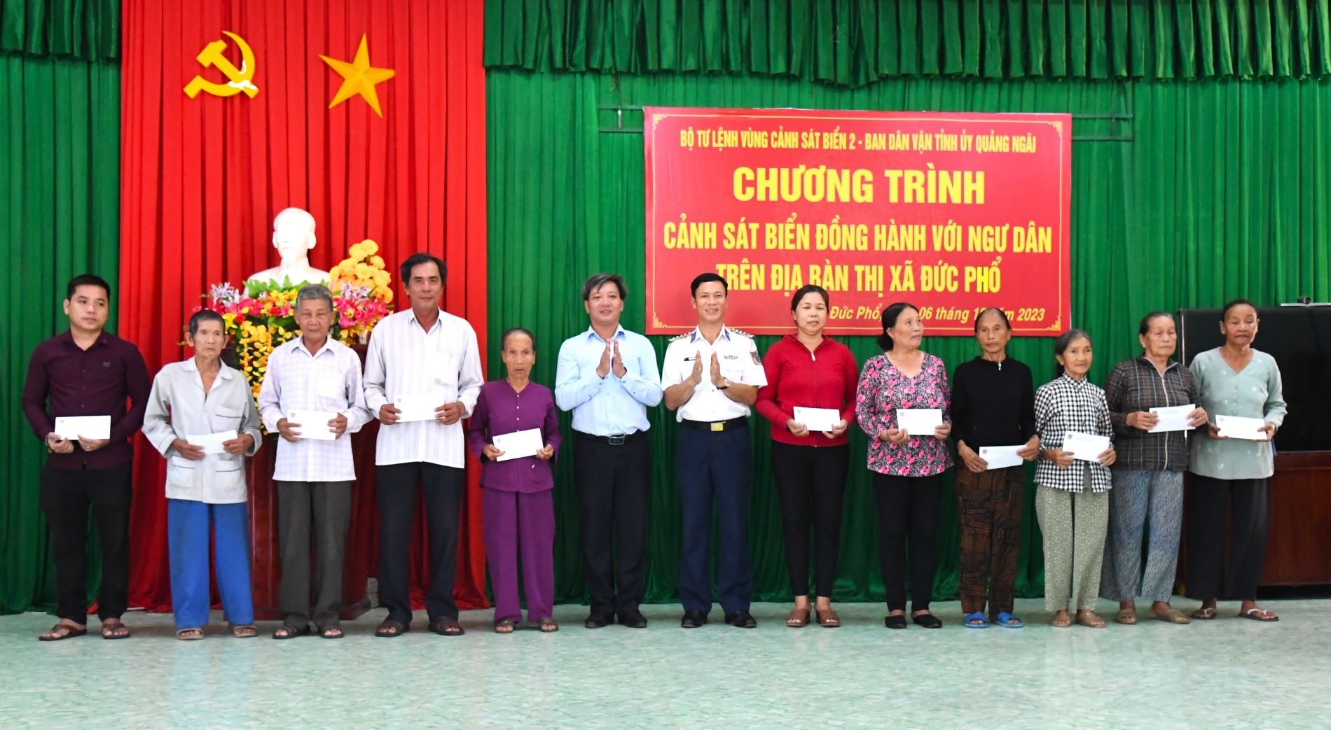 Nhiều hoạt động &yacute; nghĩa của Bộ tư lệnh V&ugrave;ng Cảnh s&aacute;t biển 2 tại Quảng Ng&atilde;i - Ảnh 7.