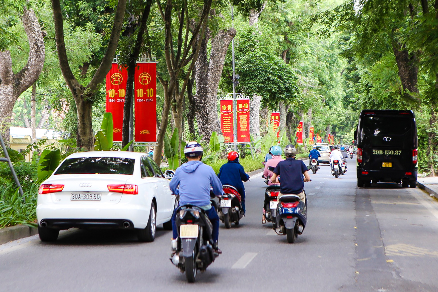 Đường phố H&agrave; Nội trang ho&agrave;ng mừng kỷ niệm 69 năm Ng&agrave;y Giải ph&oacute;ng Thủ đ&ocirc; - Ảnh 5.