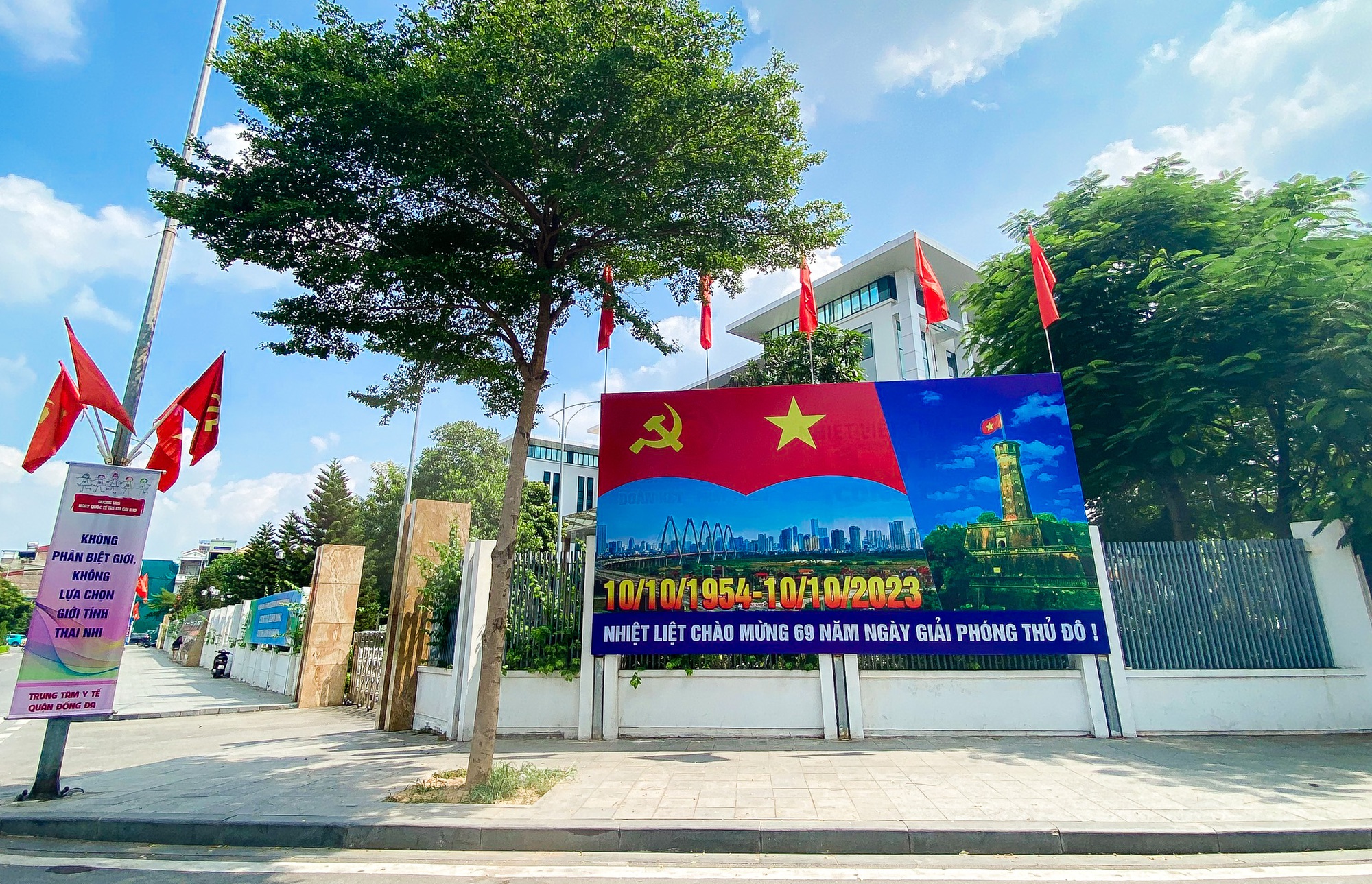 Đường phố H&agrave; Nội trang ho&agrave;ng mừng kỷ niệm 69 năm Ng&agrave;y Giải ph&oacute;ng Thủ đ&ocirc; - Ảnh 9.