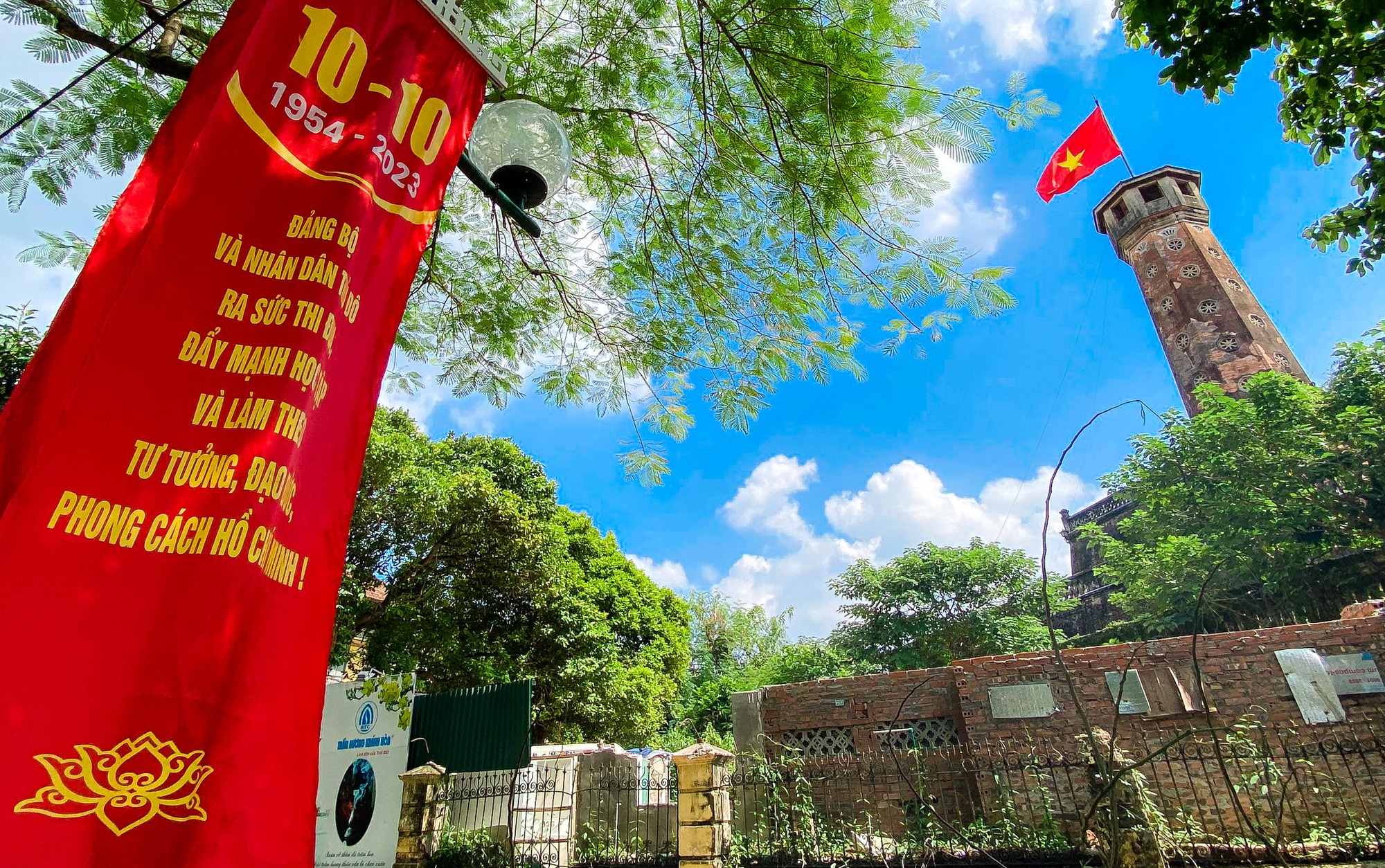 Đường phố H&agrave; Nội trang ho&agrave;ng mừng kỷ niệm 69 năm Ng&agrave;y Giải ph&oacute;ng Thủ đ&ocirc; - Ảnh 2.