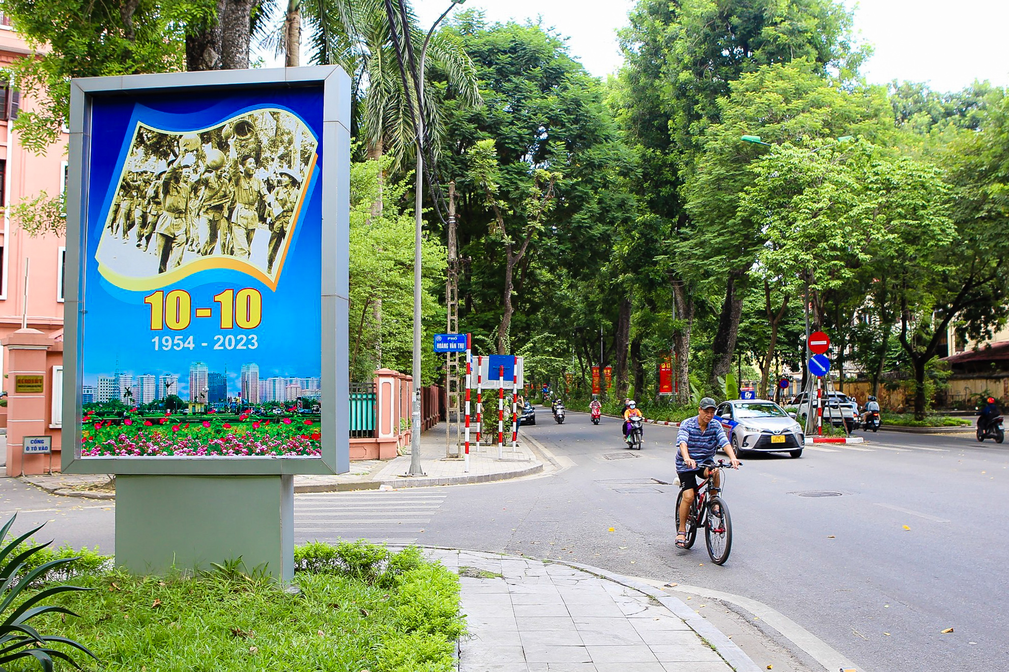 Đường phố H&agrave; Nội trang ho&agrave;ng mừng kỷ niệm 69 năm Ng&agrave;y Giải ph&oacute;ng Thủ đ&ocirc; - Ảnh 7.