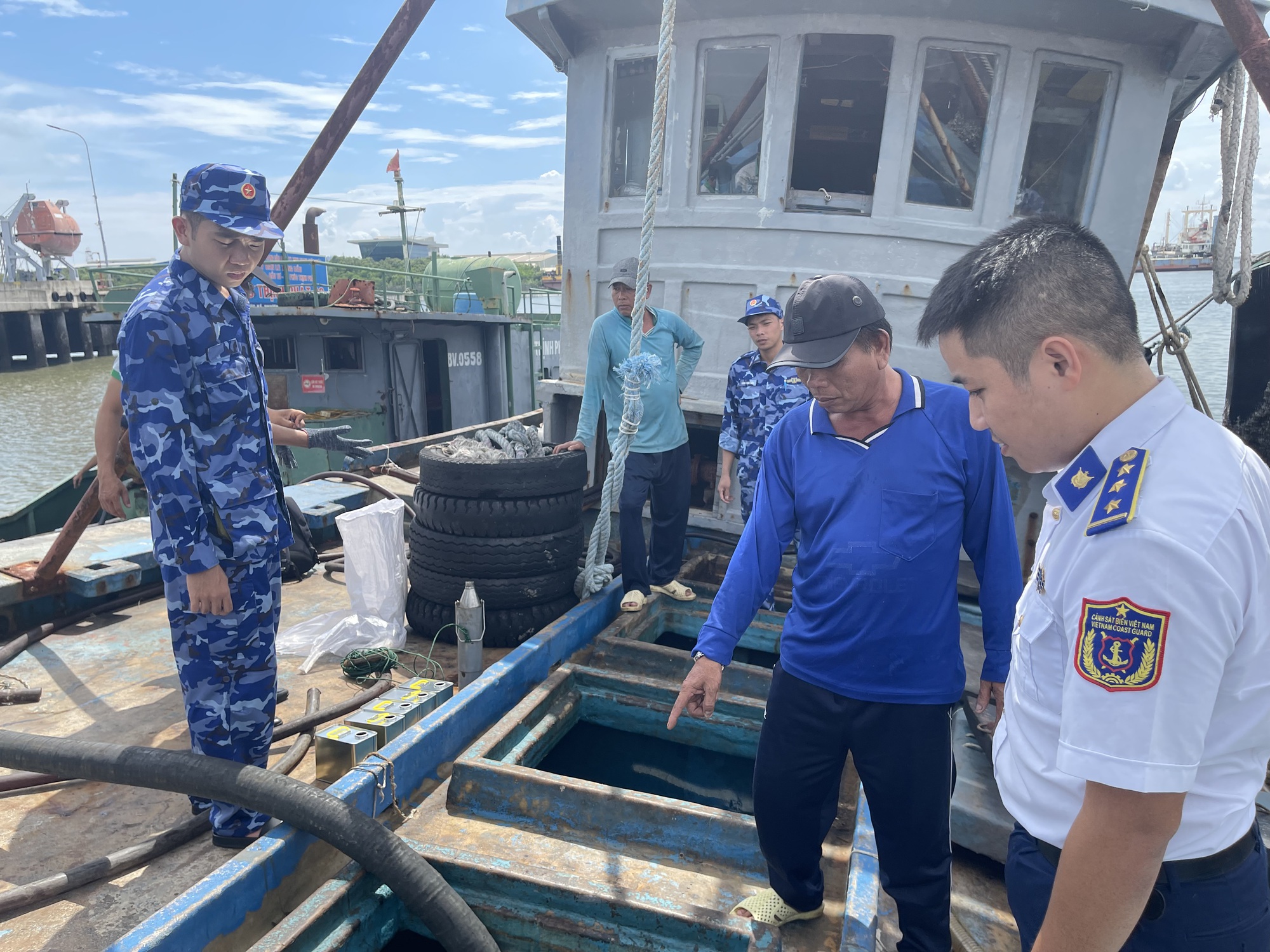 Một doanh nghiệp b&aacute;n xăng dầu bị phạt hơn 567 triệu đồng - Ảnh 1.