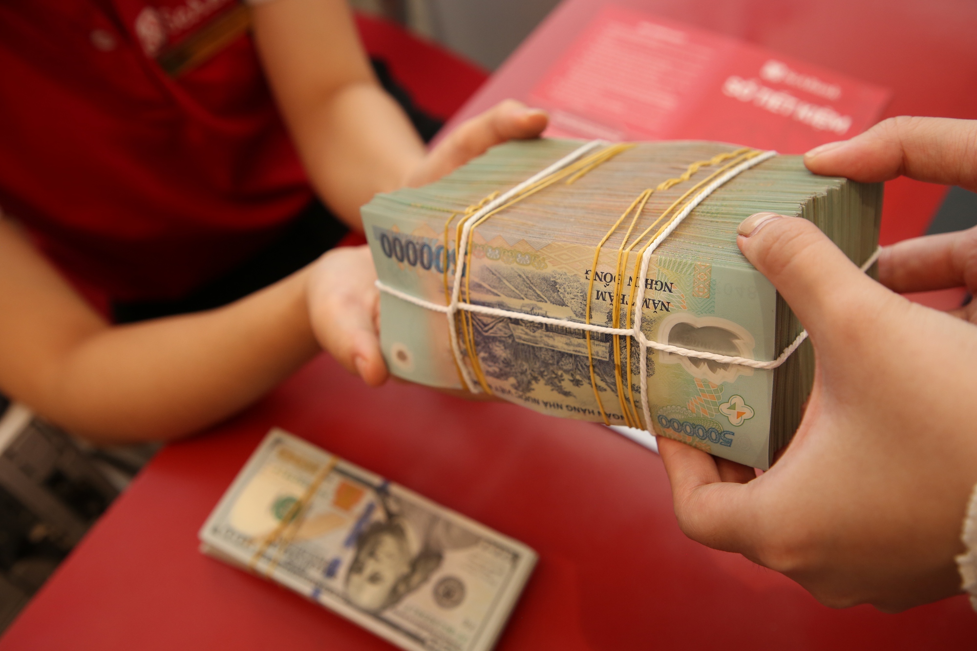 ACB, Techcombank lý giải con số lợi nhuận ngàn tỉ trong bối cảnh tín dụng tăng thấp