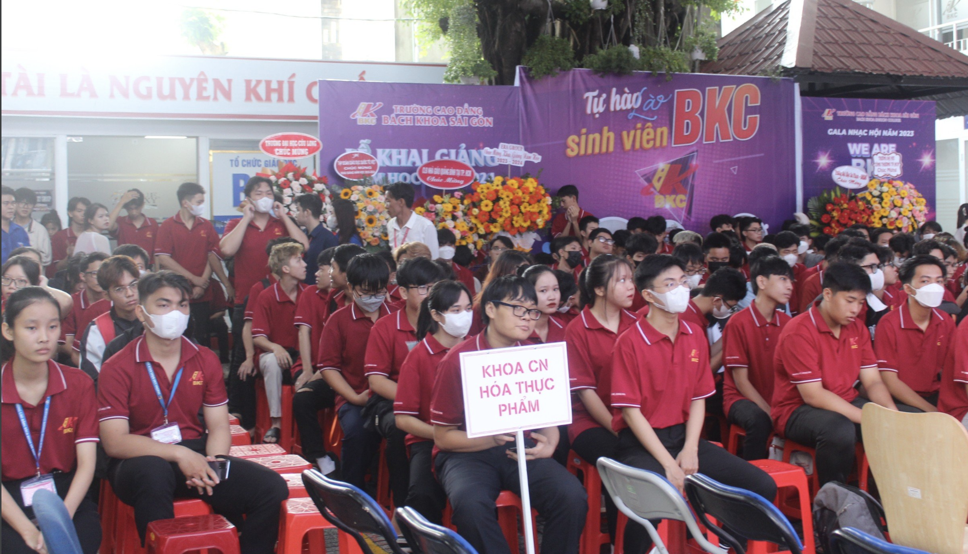 Hiệu trưởng 1 trường cao đẳng kêu gọi sinh viên "đừng ngại thử nghiệm những điều mới mẻ"