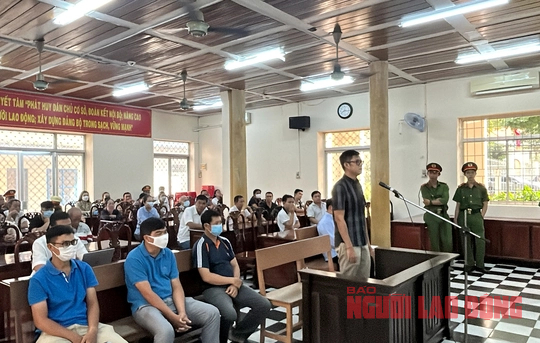 An Giang: Cấp hơn 5.000 biển số xe sai quy định, nh&oacute;m cựu cảnh s&aacute;t giao th&ocirc;ng hầu t&ograve;a - Ảnh 1.