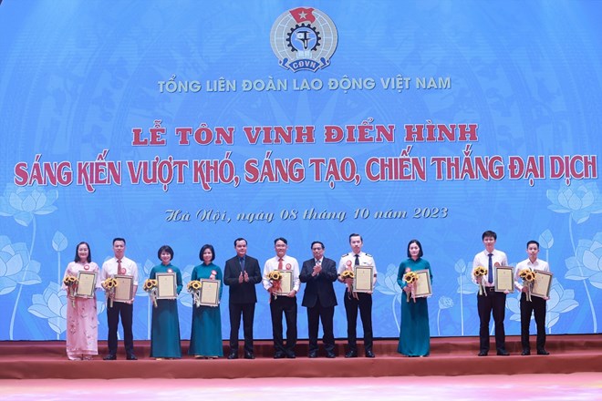  T&ocirc;n vinh 79 tập thể, c&aacute; nh&acirc;n xuất sắc to&agrave;n quốc của Chương tr&igrave;nh 1 triệu s&aacute;ng kiến - Ảnh 3.
