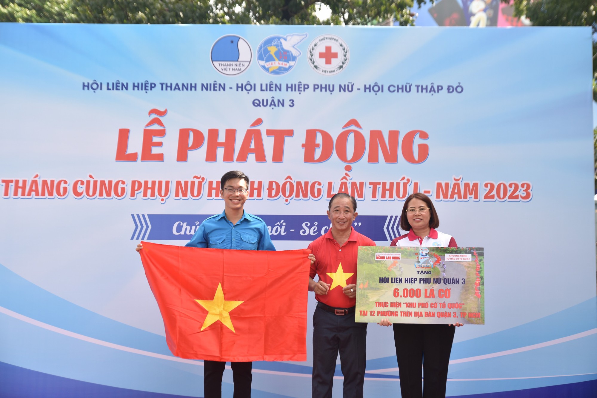 TP HCM: Toàn bộ 12 phường của quận 3 thực hiện Đường cờ Tổ quốc - Ảnh 1.