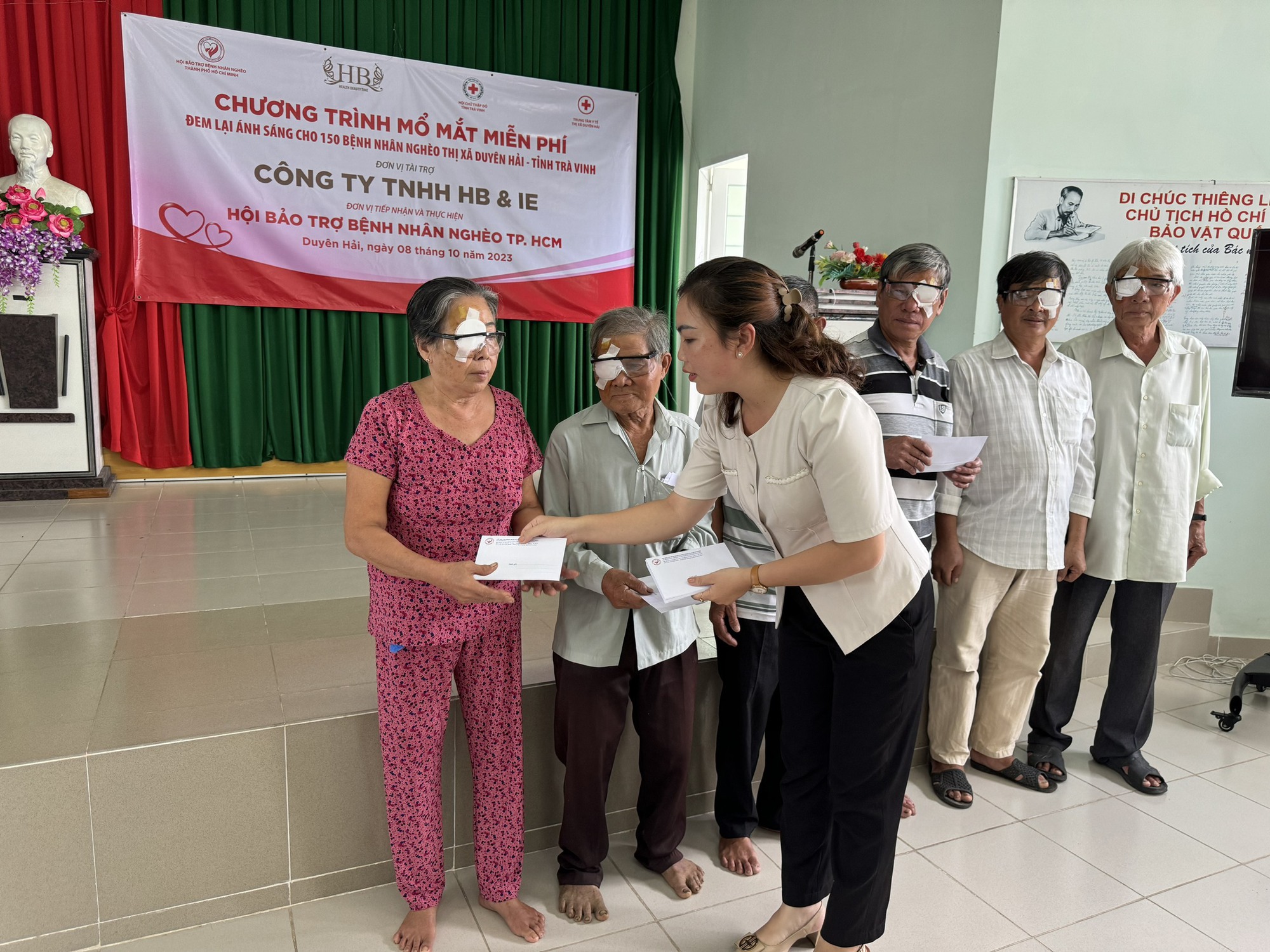 HB & IE  gi&uacute;p 170 bệnh nh&acirc;n ngh&egrave;o ở Tr&agrave; Vinh t&igrave;m lại được &aacute;nh s&aacute;ng - Ảnh 2.
