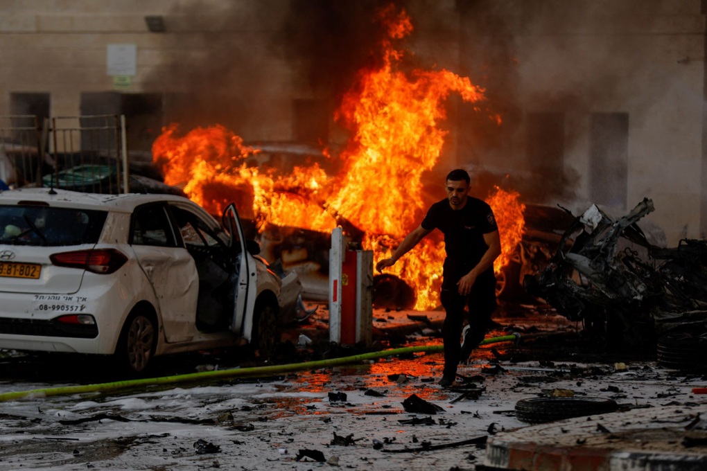 Hamas tuyên bố sốc, Israel huy động hàng trăm ngàn binh sĩ