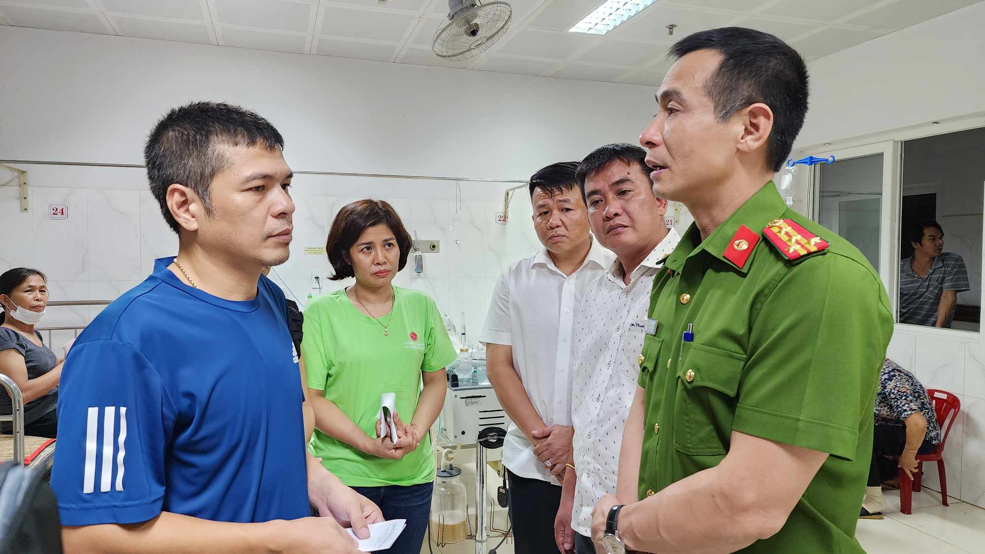 Cơ quan công an làm việc với tài xế xe tải tông xe du lịch khiến 13 người thương vong - Ảnh 4.