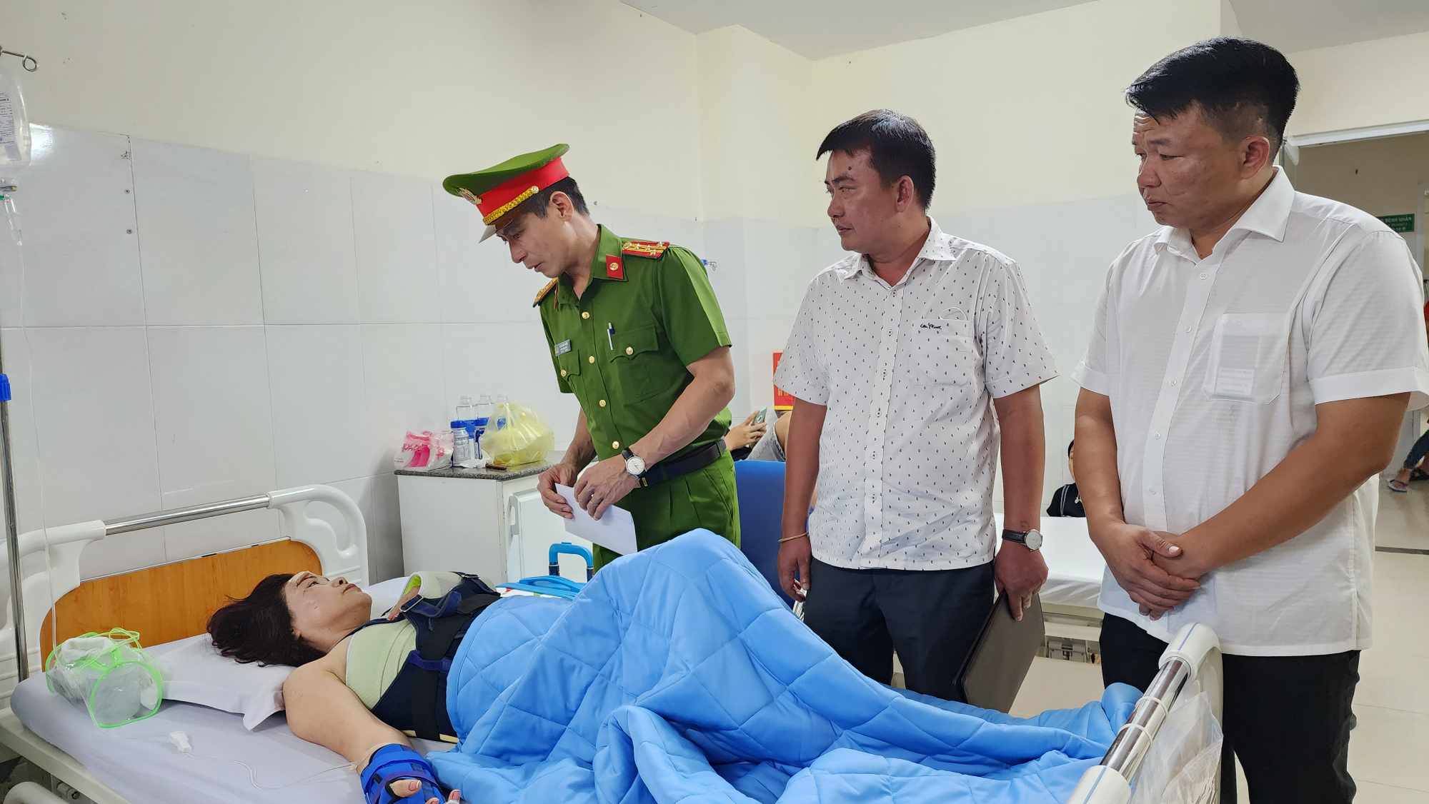 Cơ quan công an làm việc với tài xế xe tải tông xe du lịch khiến 13 người thương vong