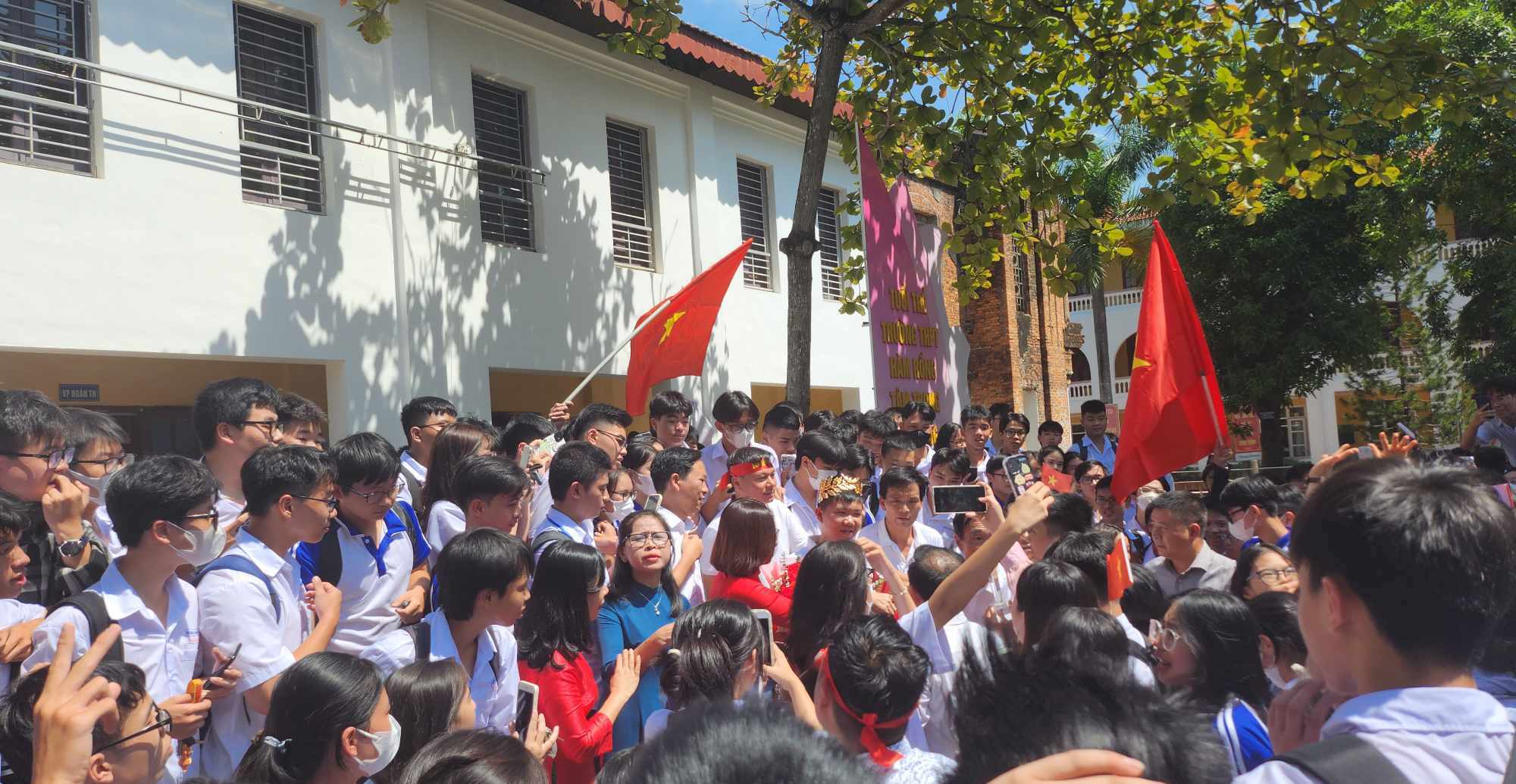 CLIP: Quê nhà Thanh Hóa chào đón nhà vô địch Đường lên đỉnh Olympia - Ảnh 14.