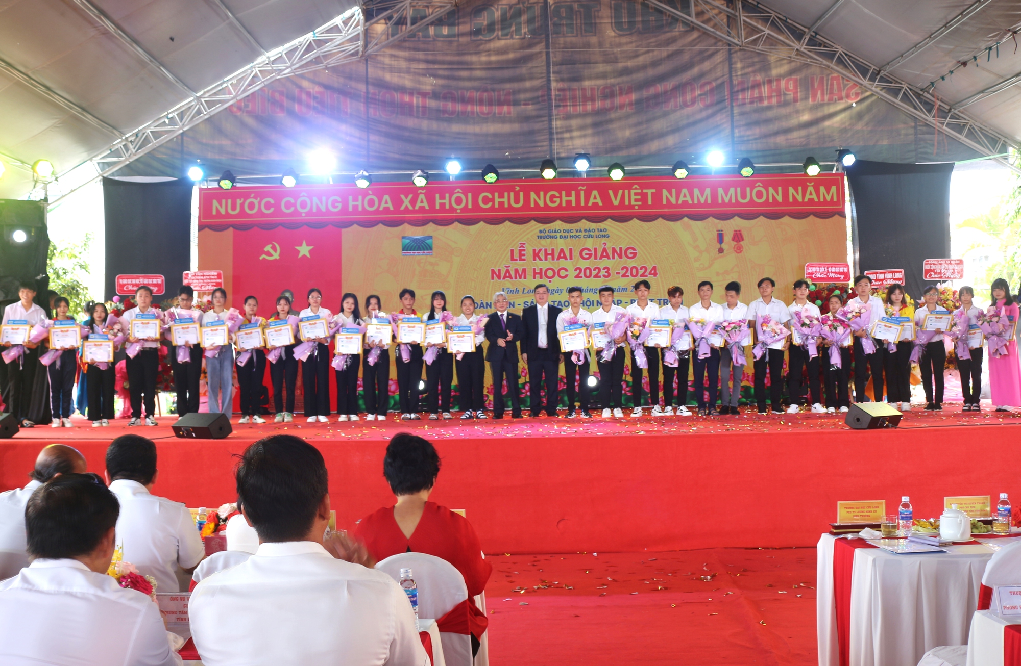 Trường ĐH Cửu Long đ&oacute;n nhận 2.235 t&acirc;n sinh vi&ecirc;n - Ảnh 5.