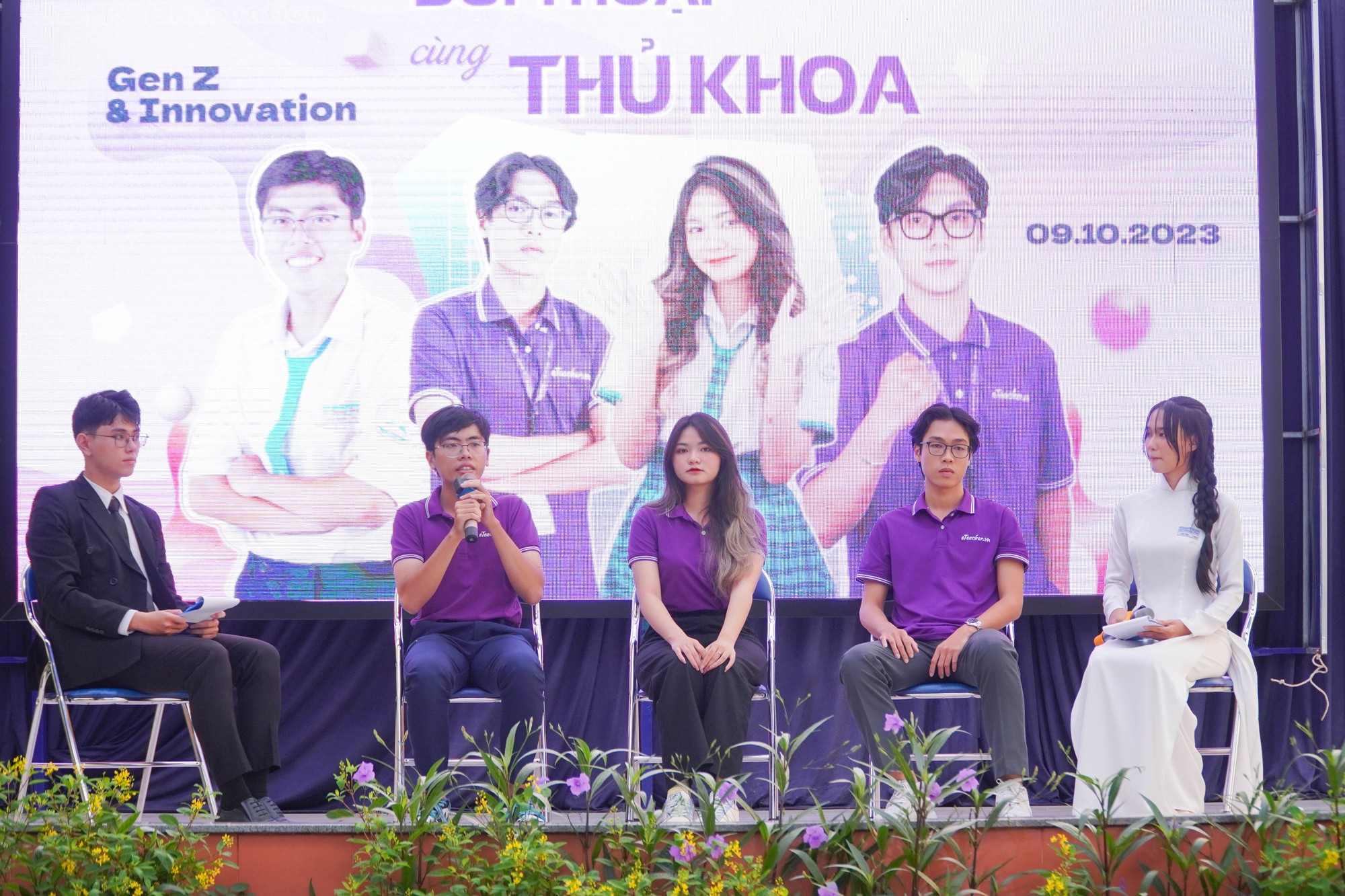 Giao lưu với thủ khoa: H&eacute; lộ b&iacute; quyết điểm cao bất ngờ - Ảnh 2.