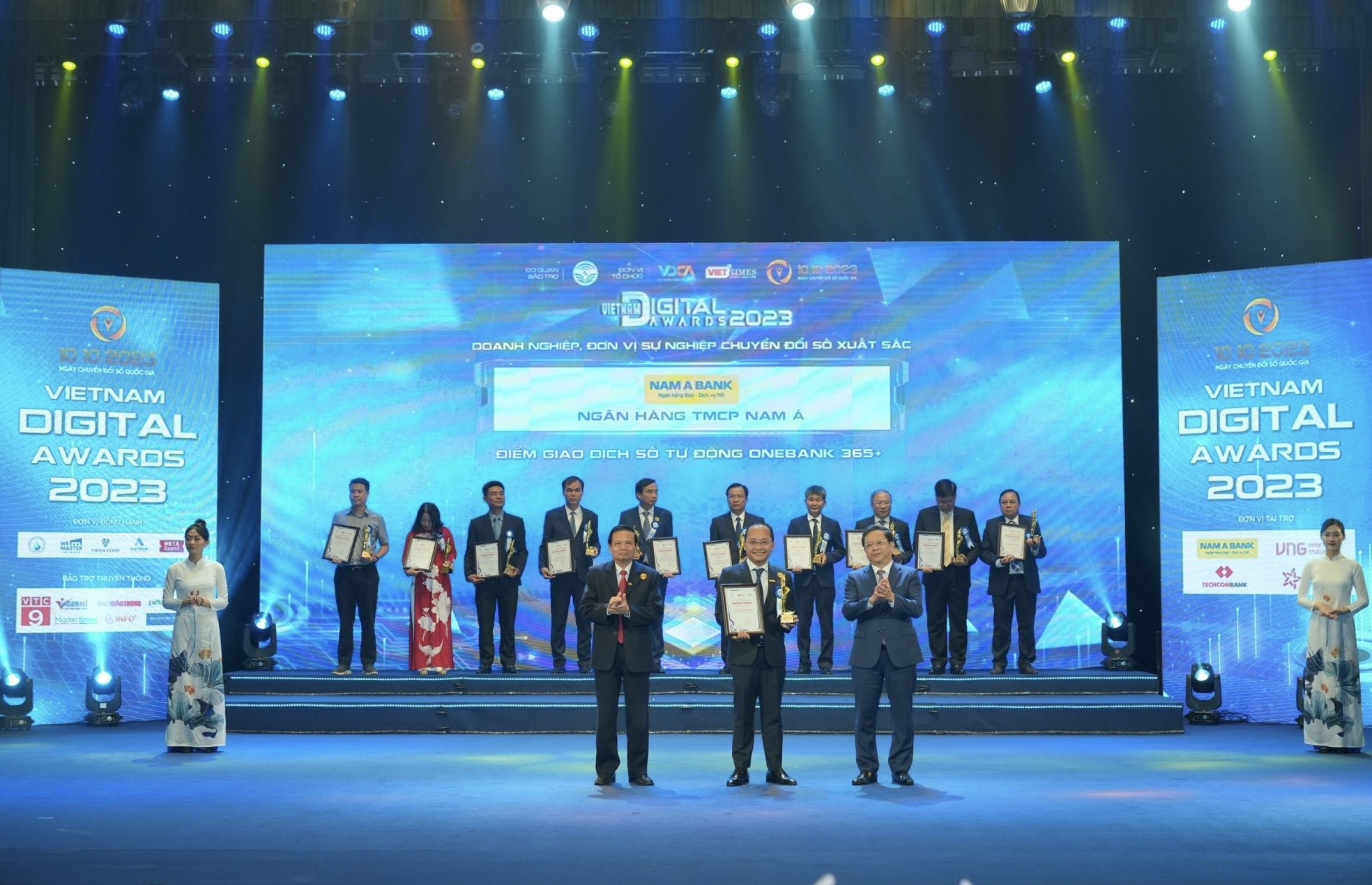 ONEBANK by Nam A Bank được vinh danh “Giải thưởng Chuyển đổi số Việt Nam 2023”