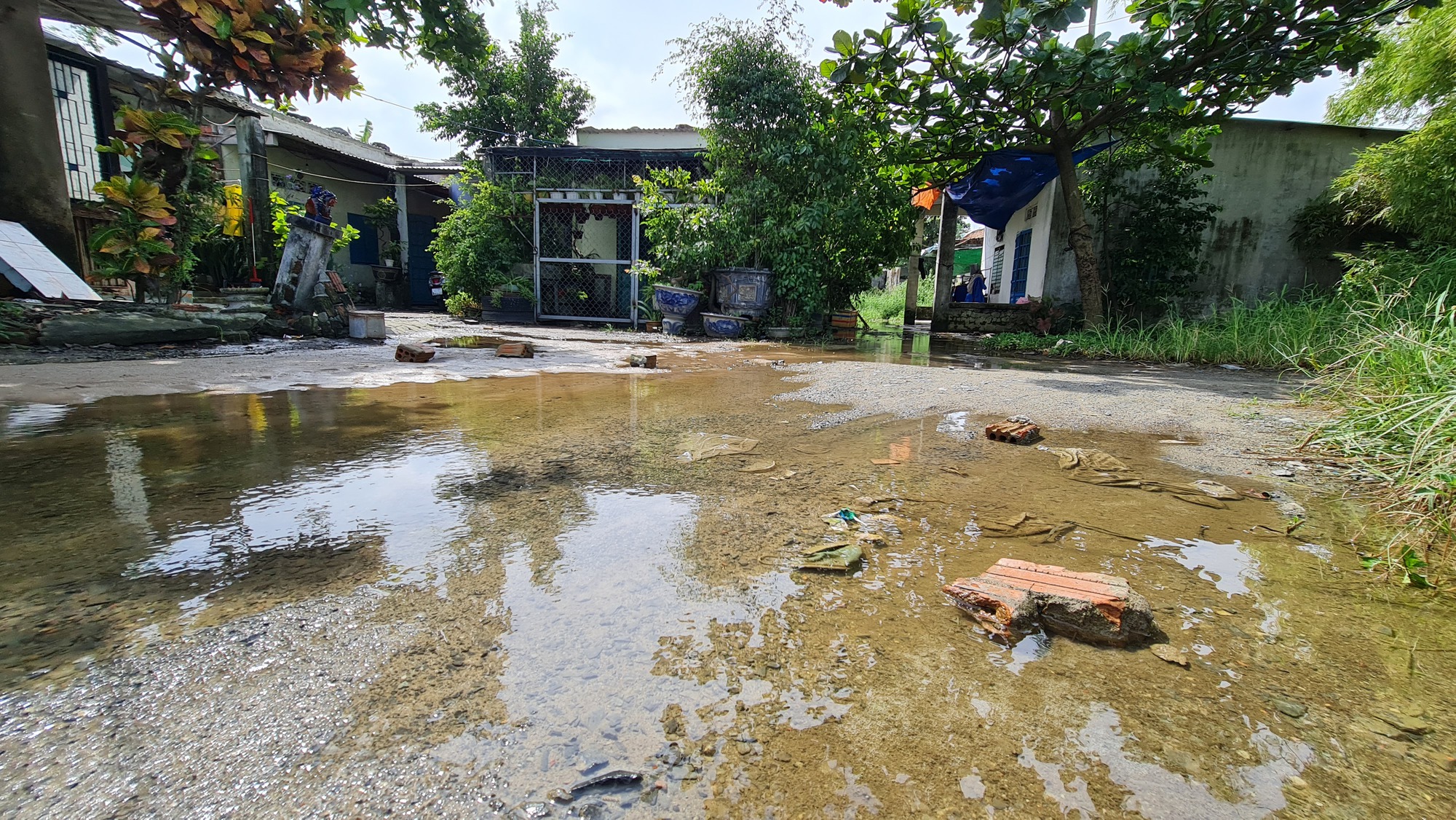 Ngổn ngang tuyến đường 966 tỉ đồng - Ảnh 5.