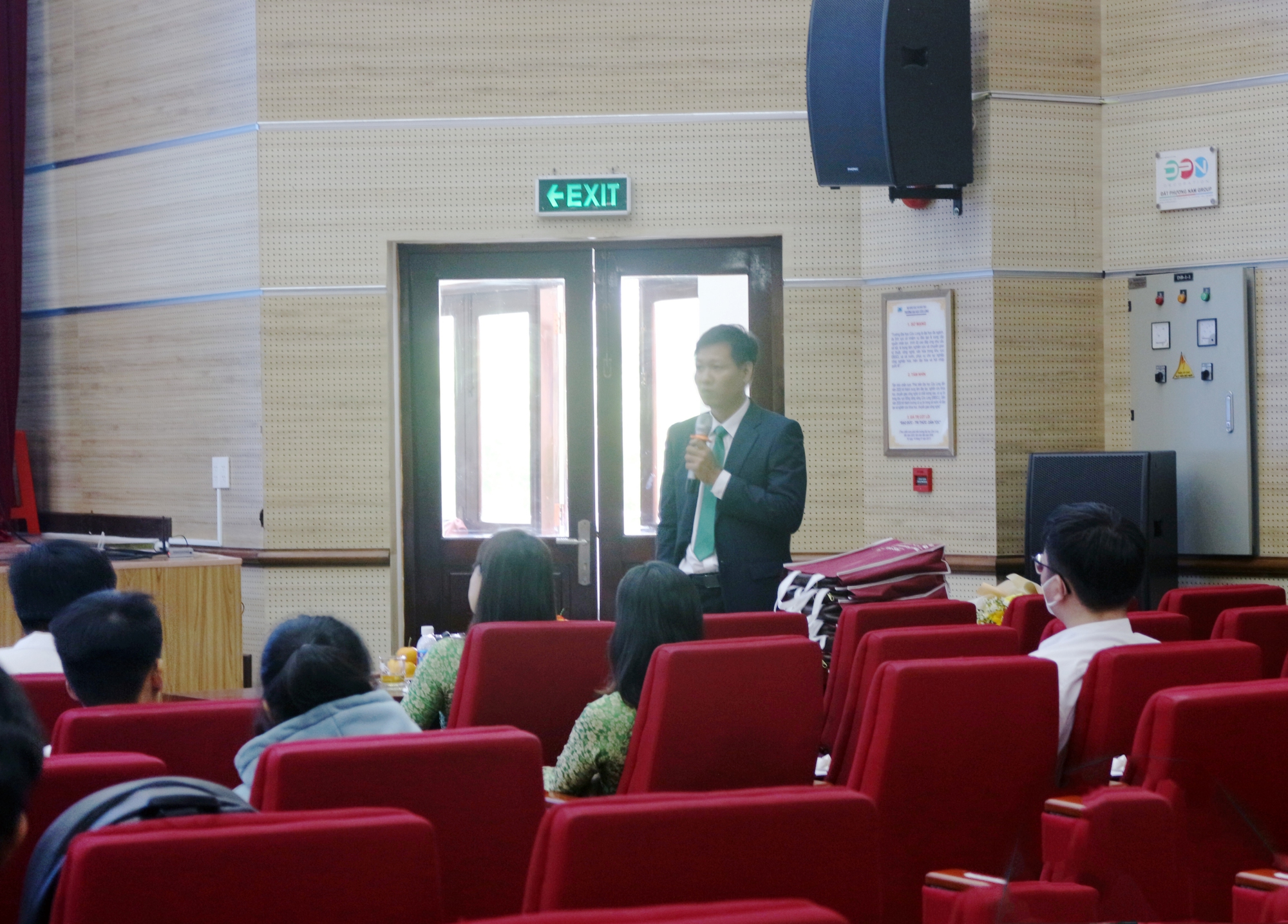 Trường Đại học Cửu Long tổ chức tọa đ&agrave;m li&ecirc;n quan đến c&acirc;y trồng - Ảnh 7.