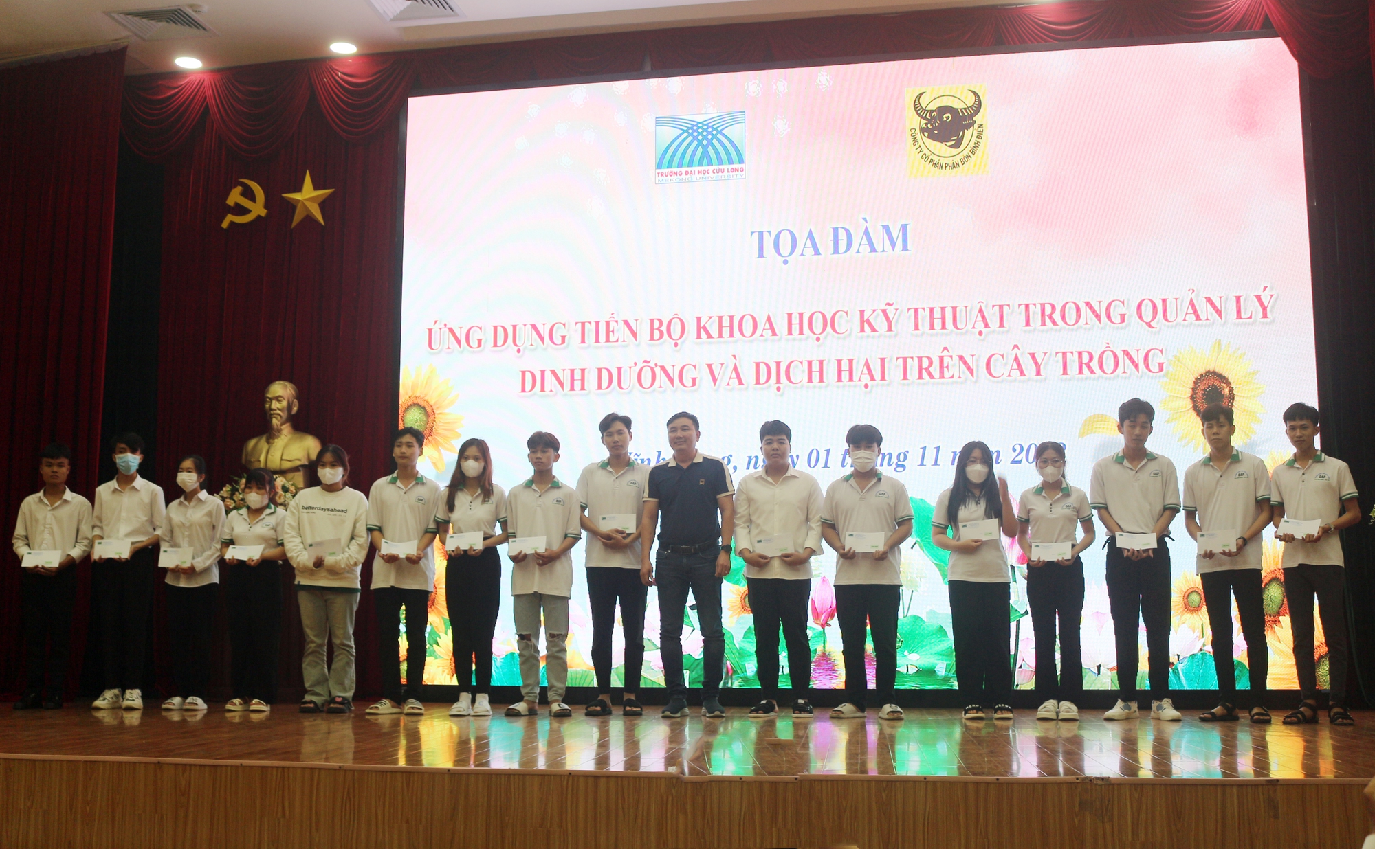 Trường Đại học Cửu Long tổ chức tọa đ&agrave;m li&ecirc;n quan đến c&acirc;y trồng - Ảnh 9.
