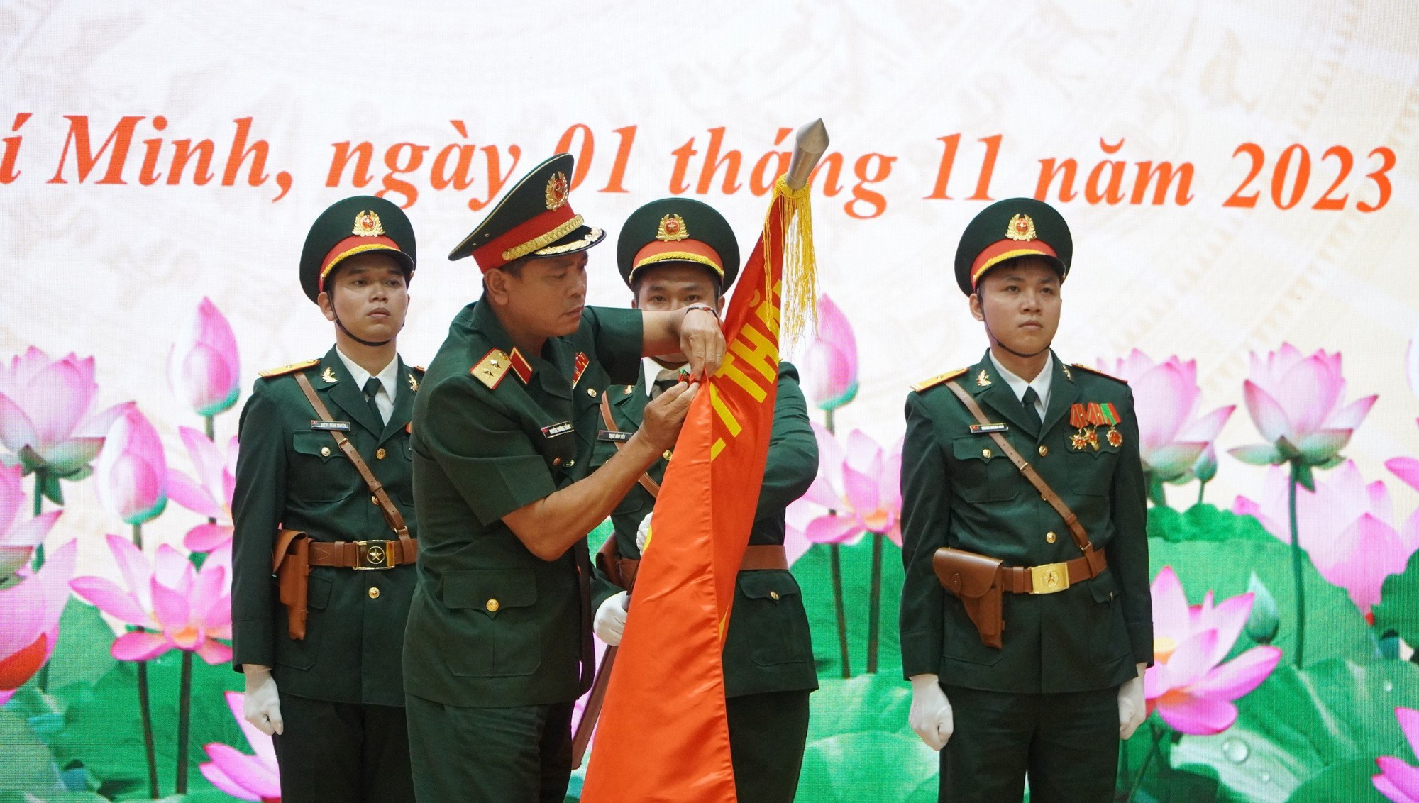 Báo Quân khu 7 nhận Huân chương Bảo vệ Tổ quốc hạng Ba