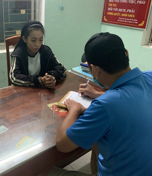 Công an Bình Định bắt giữ người phụ nữ dắt 2 con nhỏ trốn thi hành án phạt tù
