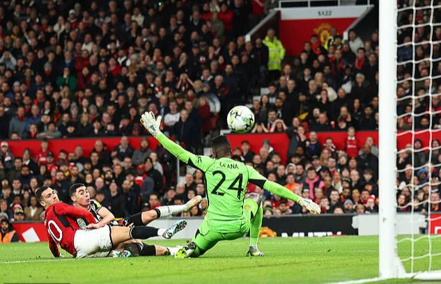 Thua tan t&aacute;c Newcastle, Man United th&agrave;nh cựu vương League Cup - Ảnh 3.