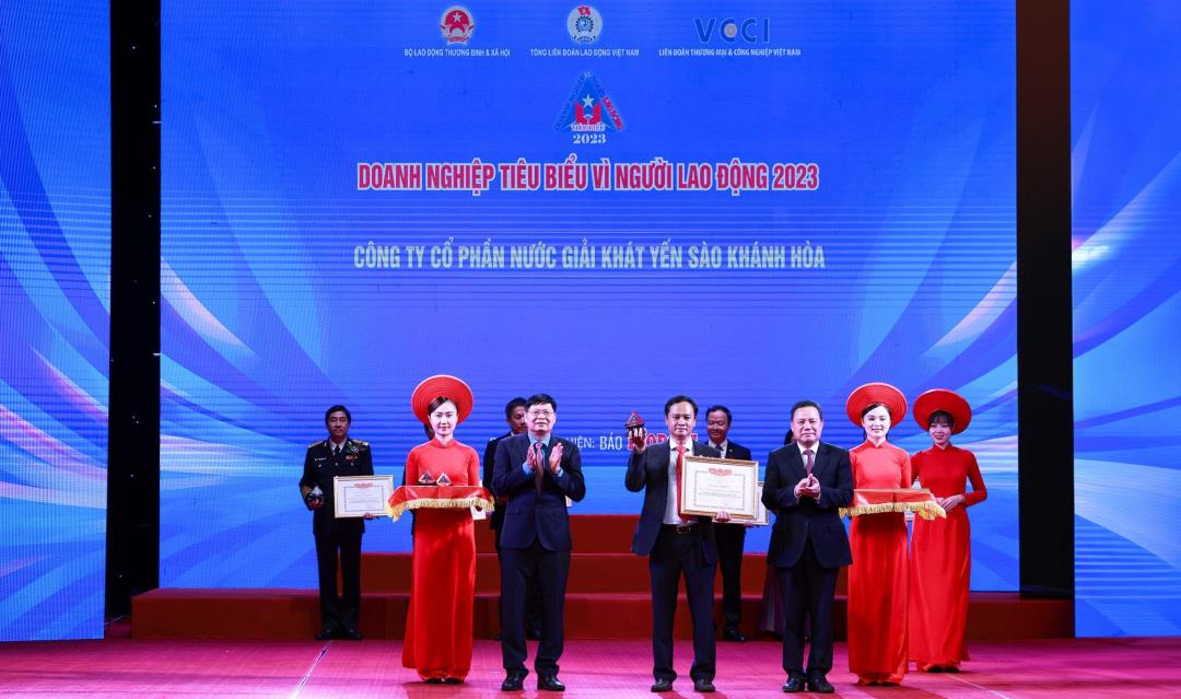 Công ty Cổ phần Nước giải khát Yến sào Khánh Hòa được vinh danh vì người lao động