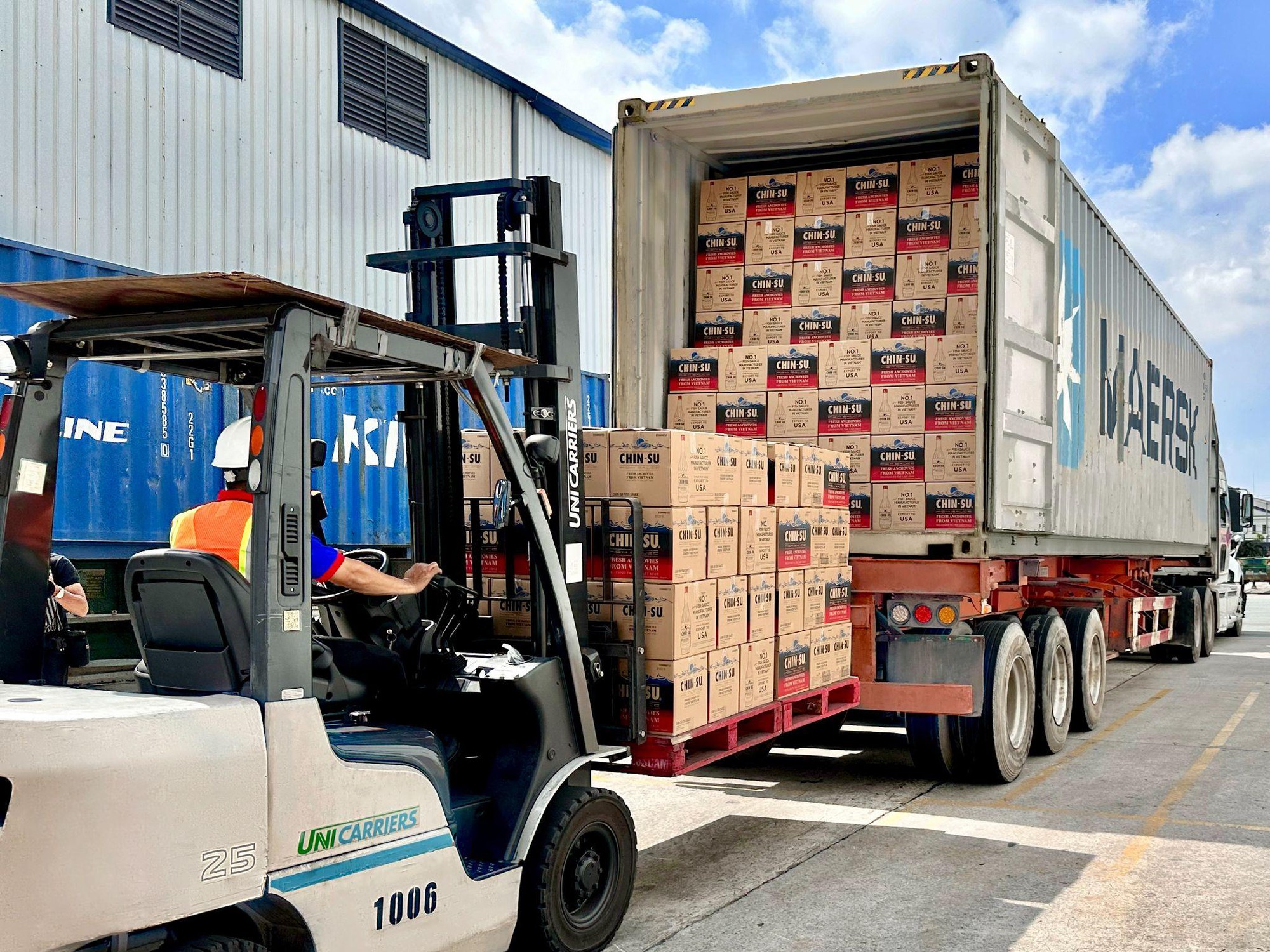 Will in Vietnam thăm nh&agrave; th&ugrave;ng Chin-su Ph&uacute; Quốc: &ldquo;Nước mắm l&agrave; rượu vang của người Việt&rdquo; - Ảnh 8.
