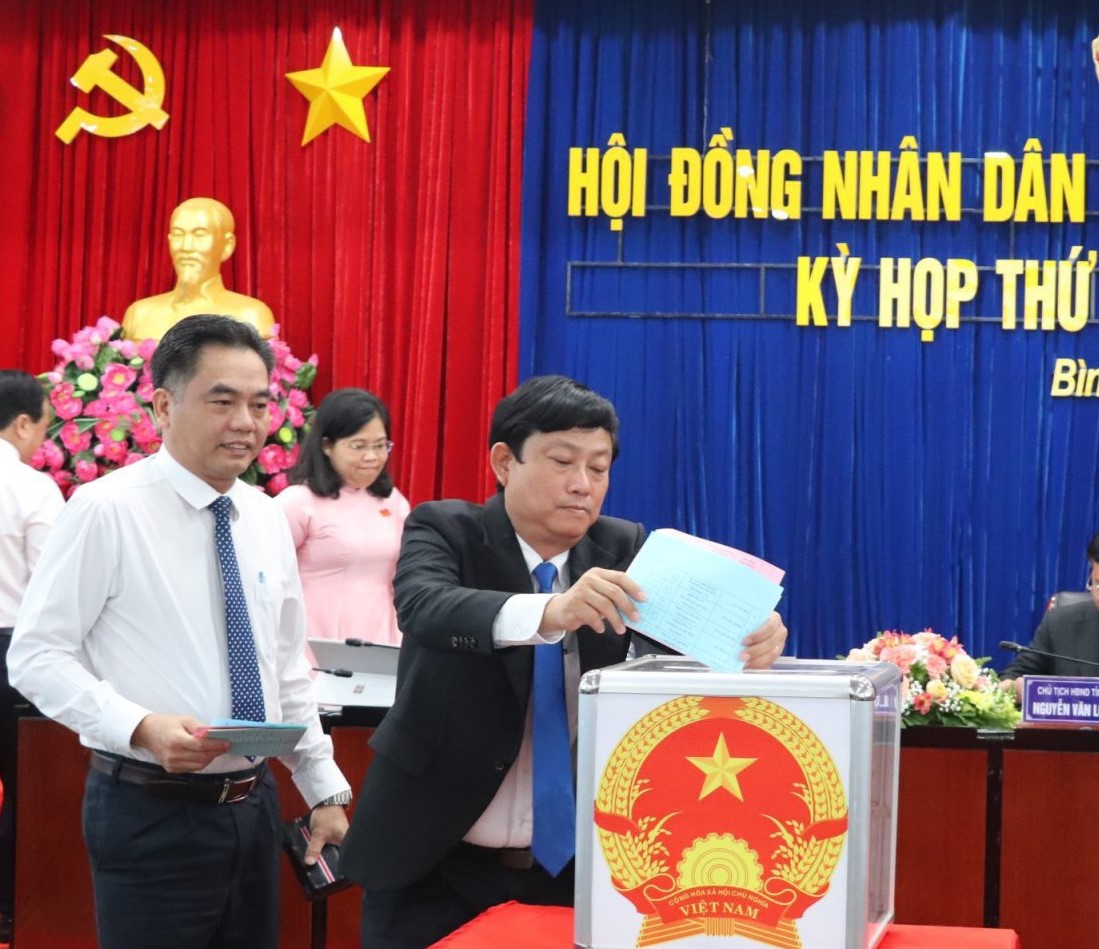 Chủ tịch UBND tỉnh Bình Dương đạt 99% số phiếu tín nhiệm cao