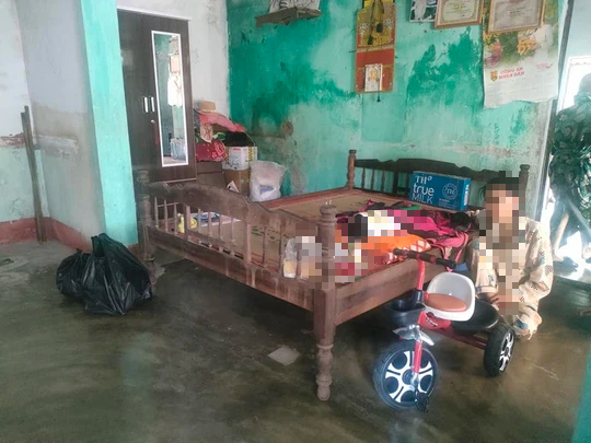 Cháu bé 1 tuổi tử vong trong chuồng trâu khi ở nhà cùng bà cố