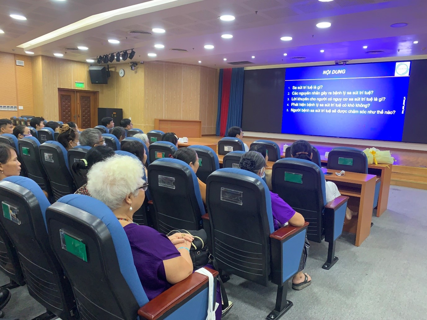 Nối dài ký ức cho bệnh nhân Alzheimer và cộng đồng - Ảnh 2.