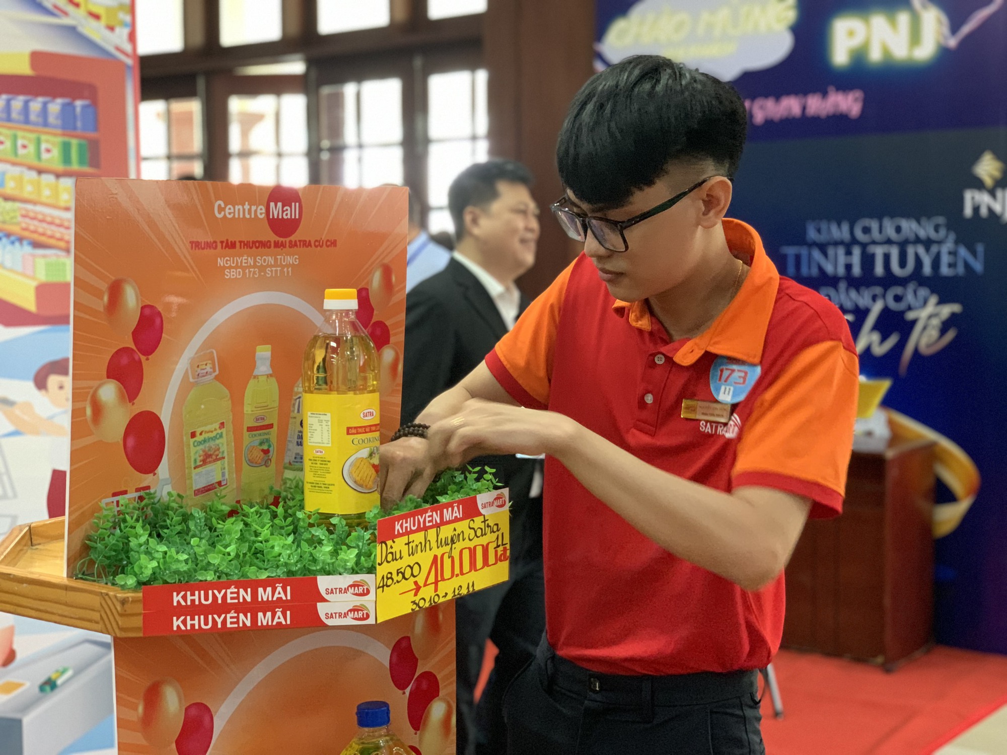 Những h&igrave;nh ảnh ấn tượng tại hội thi Người b&aacute;n h&agrave;ng giỏi - Ảnh 5.