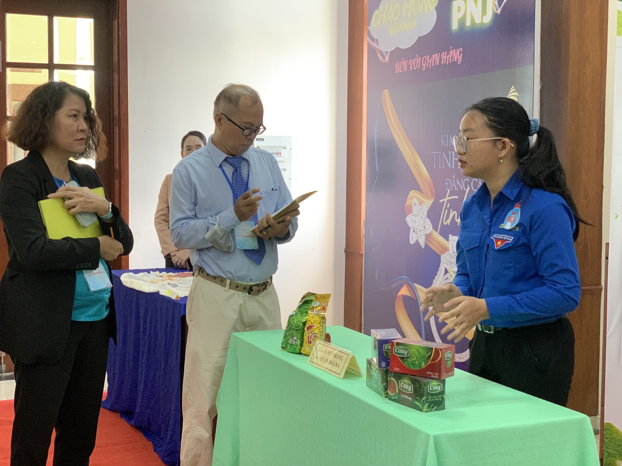 Những h&igrave;nh ảnh ấn tượng tại hội thi Người b&aacute;n h&agrave;ng giỏi - Ảnh 7.