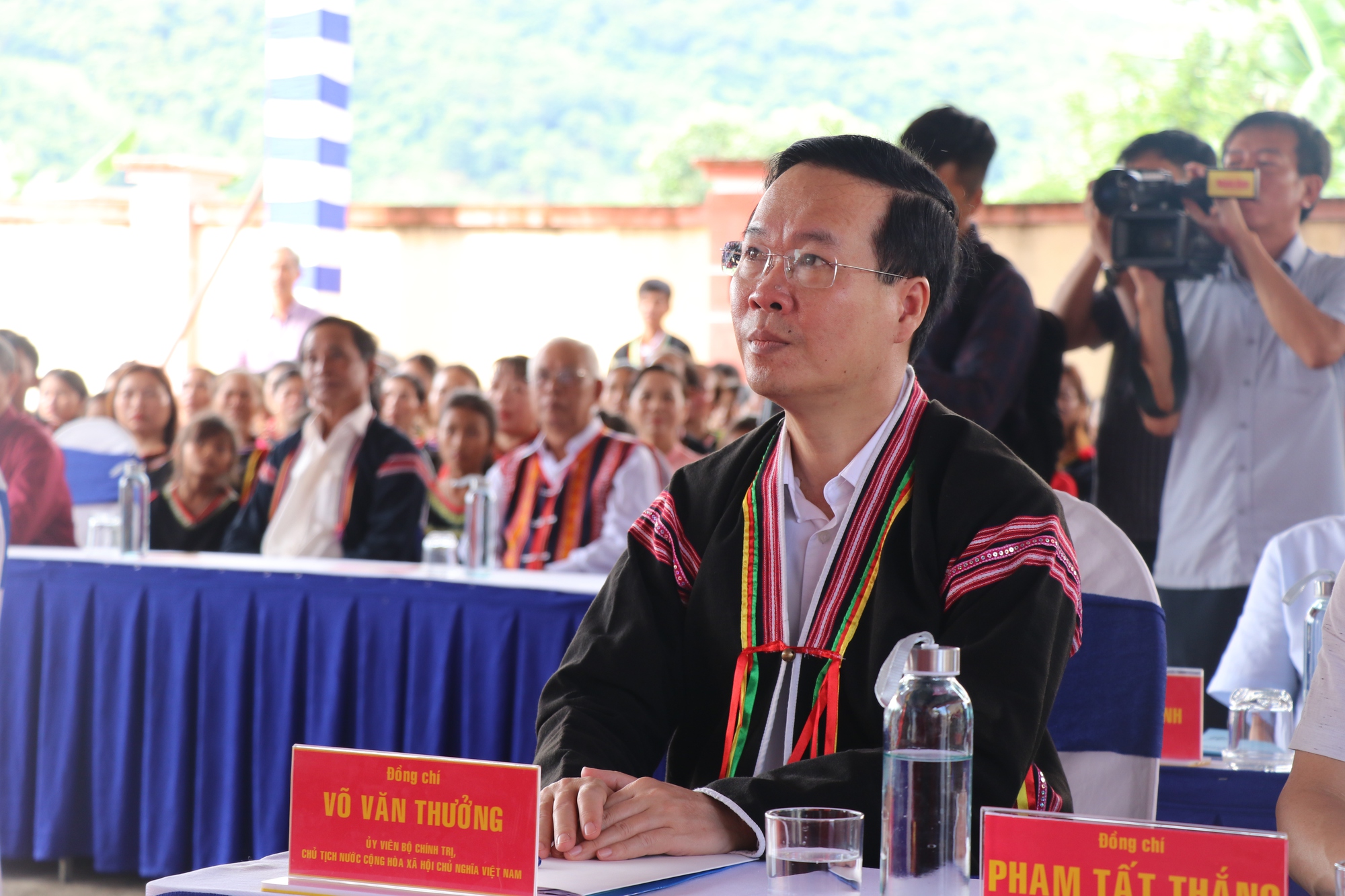 Chủ tịch nước V&otilde; Văn Thưởng: Học tập l&agrave; con đường tho&aacute;t ngh&egrave;o bền vững - Ảnh 1.